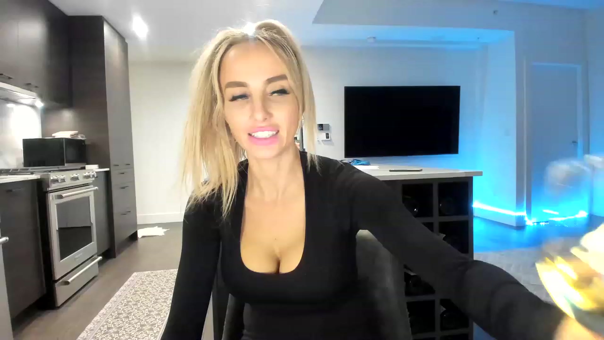 Gallery image thumbnail from Mollyboots's myfreecams stream on, 01/12/2023, 01:22 image 6 of 20