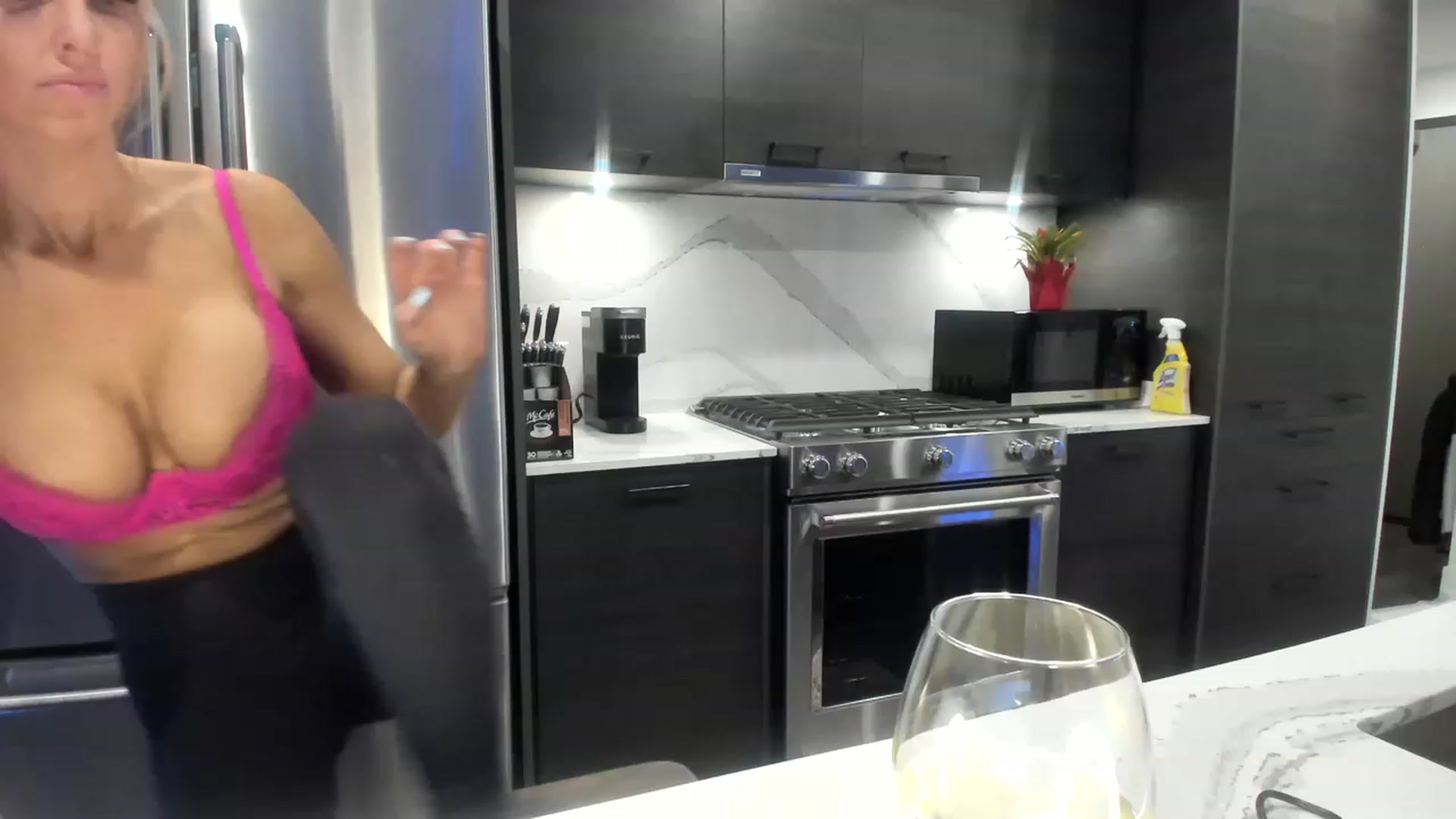 Gallery image thumbnail from Mollyboots's myfreecams stream on, 01/16/2023, 02:41 image 6 of 20