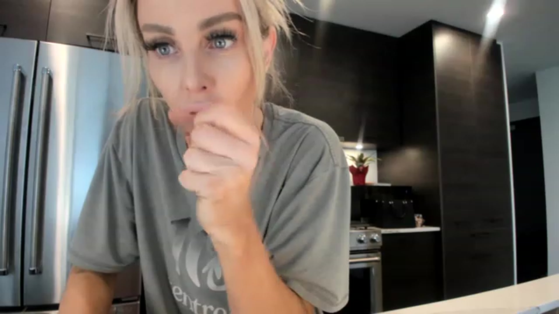 Gallery image thumbnail from Mollyboots's myfreecams stream on, 01/31/2023, 18:36 image 3 of 20