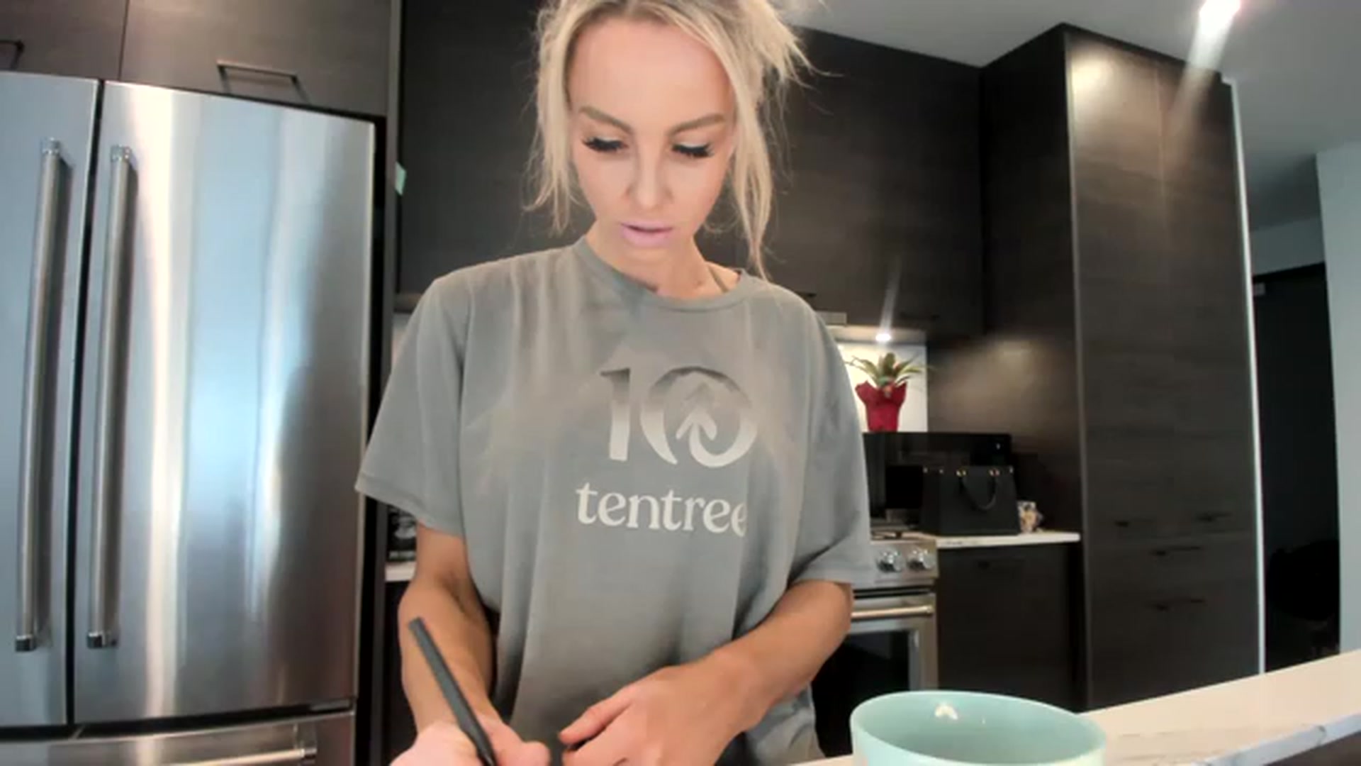 Gallery image thumbnail from Mollyboots's myfreecams stream on, 01/31/2023, 18:36 image 6 of 20