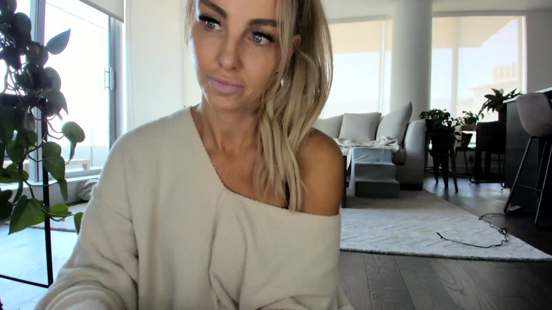 Gallery image thumbnail from Mollyboots's myfreecams stream on, 09/14/2023, 17:38 image 2 of 20