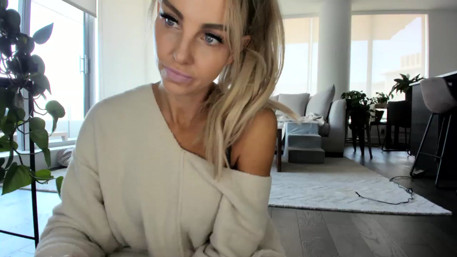 Gallery image thumbnail from Mollyboots's myfreecams stream on, 09/14/2023, 17:38 image 1 of 20
