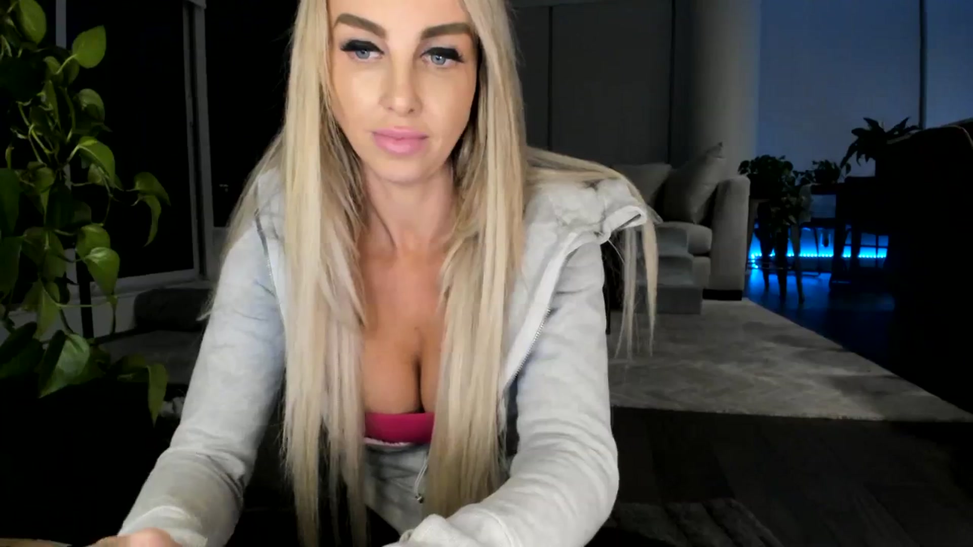 Gallery image thumbnail from Mollyboots's myfreecams stream on, 09/15/2023, 04:18 image 13 of 20