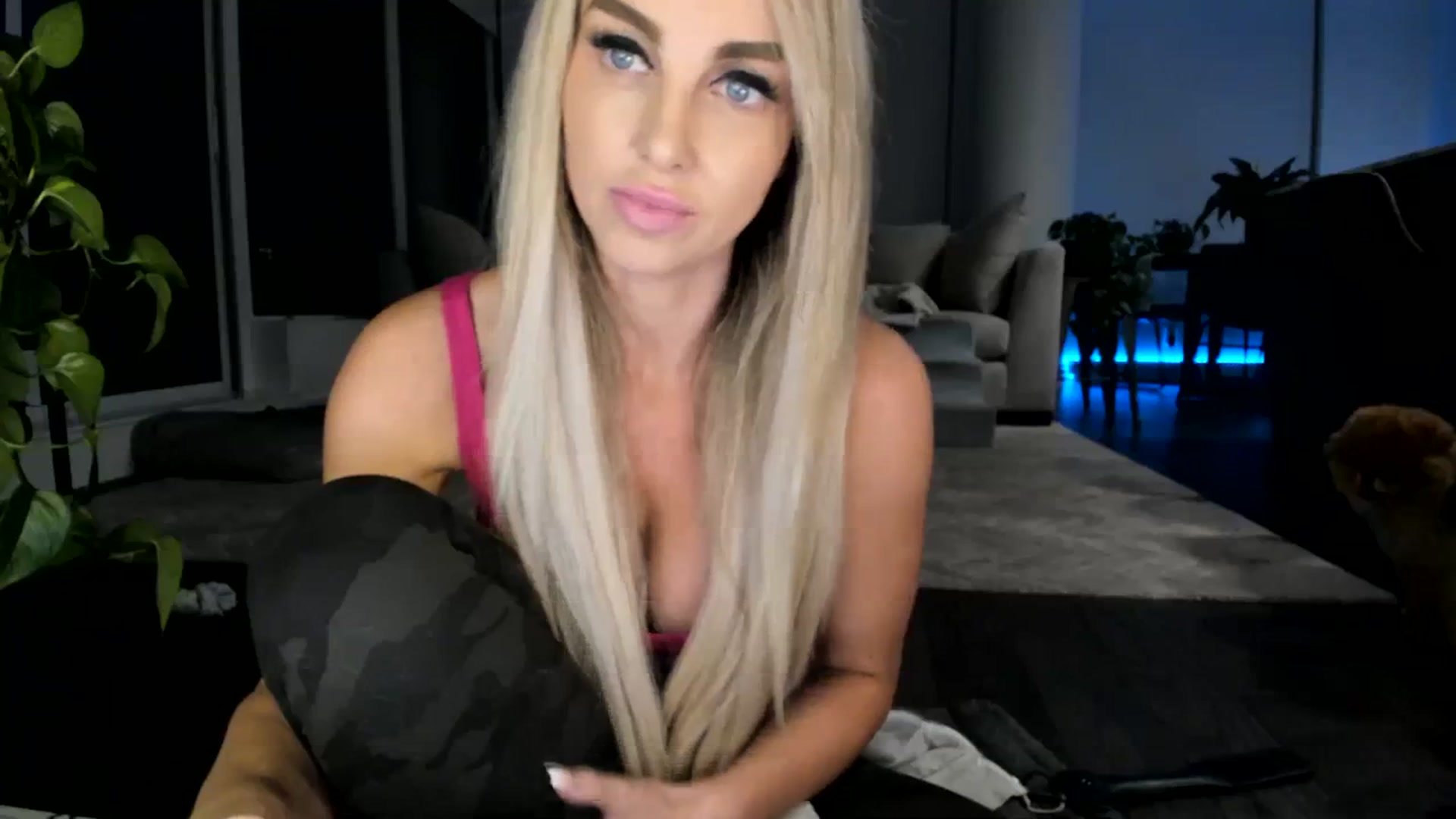 Gallery image thumbnail from Mollyboots's myfreecams stream on, 09/15/2023, 04:18 image 6 of 20