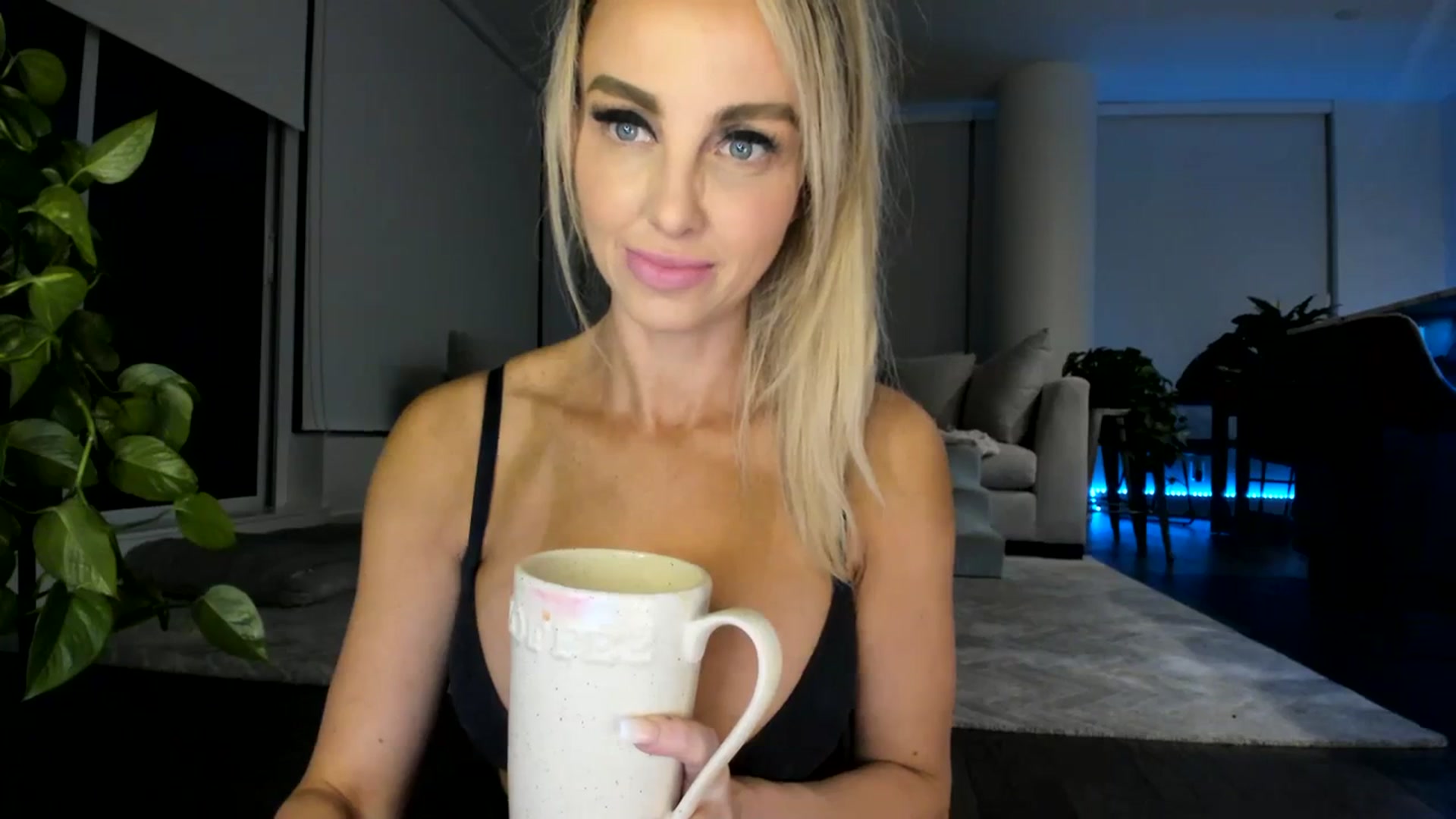 Gallery image thumbnail from Mollyboots's myfreecams stream on, 09/20/2023, 04:52 image 15 of 20