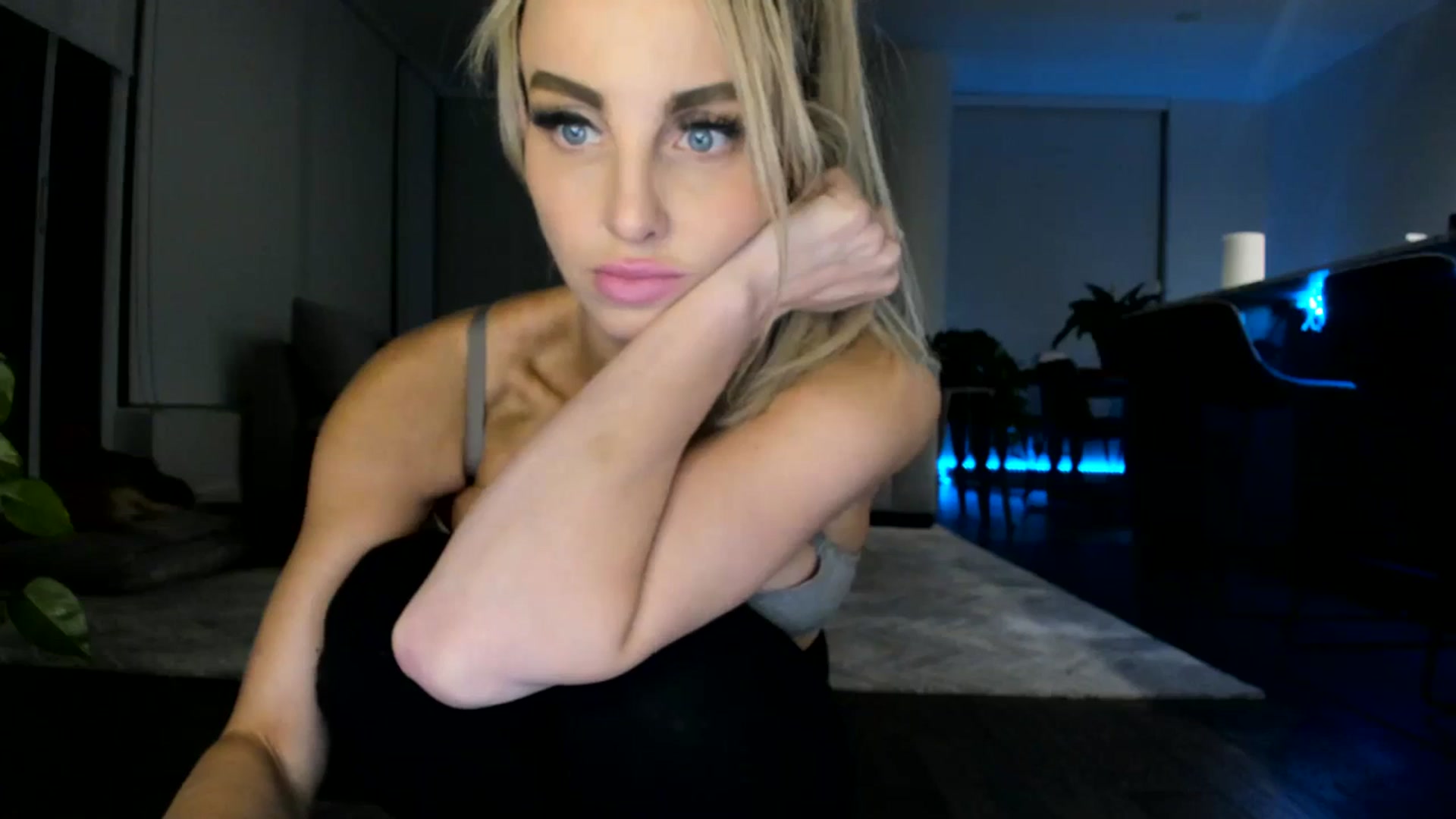 Gallery image thumbnail from Mollyboots's myfreecams stream on, 09/21/2023, 04:23 image 9 of 20