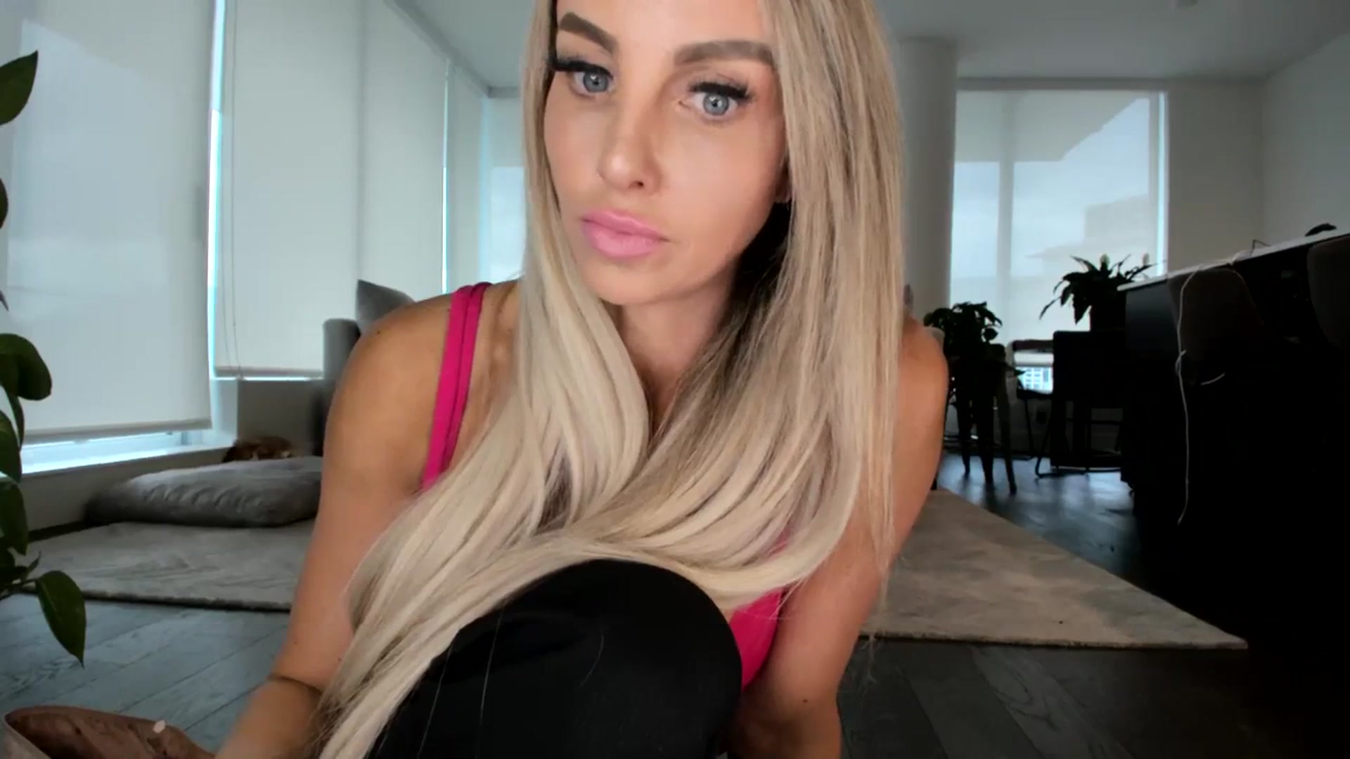 Gallery image thumbnail from Mollyboots's myfreecams stream on, 09/23/2023, 23:19 image 19 of 20
