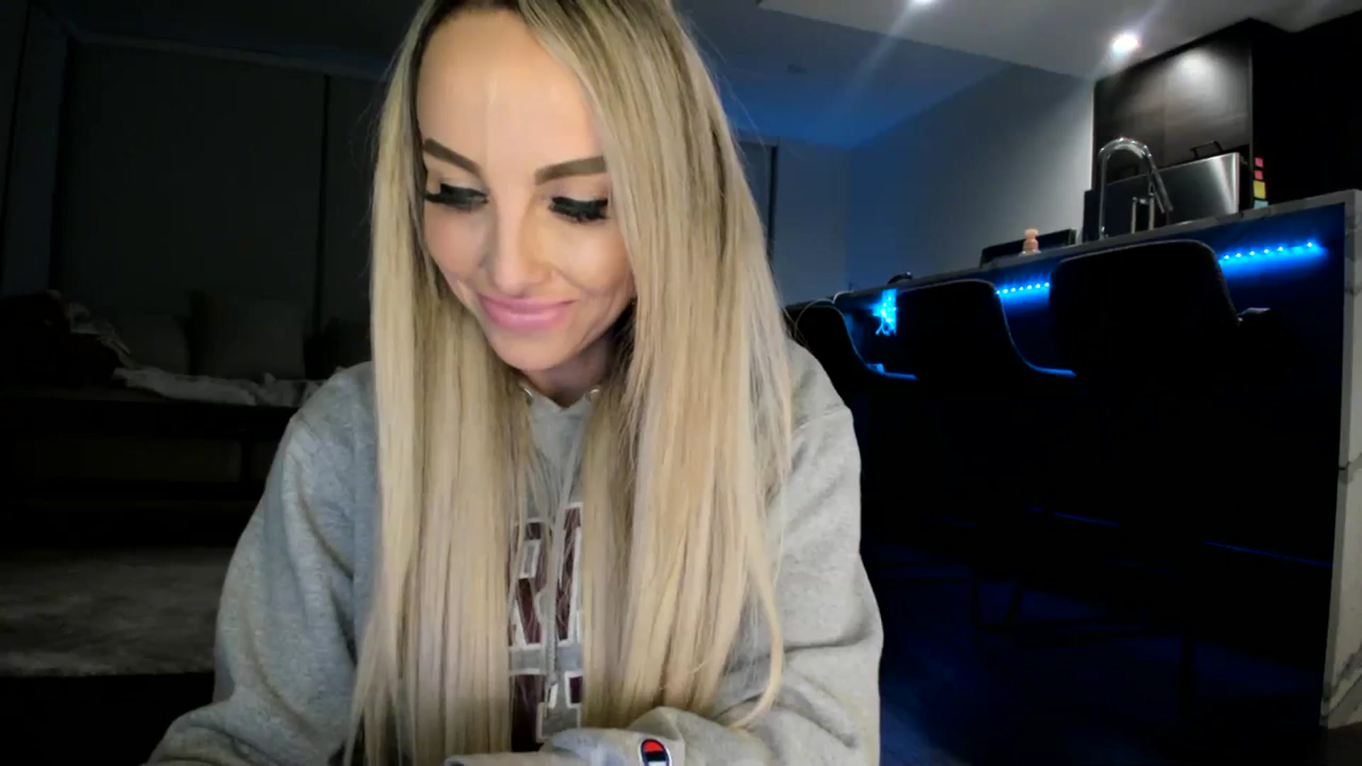Gallery image thumbnail from Mollyboots's myfreecams stream on, 09/24/2023, 04:14 image 6 of 20