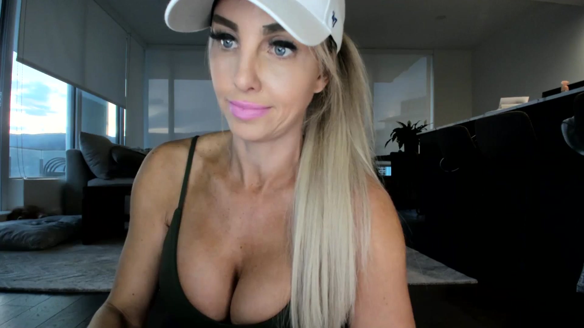 Gallery image thumbnail from Mollyboots's myfreecams stream on, 09/25/2023, 01:48 image 20 of 20