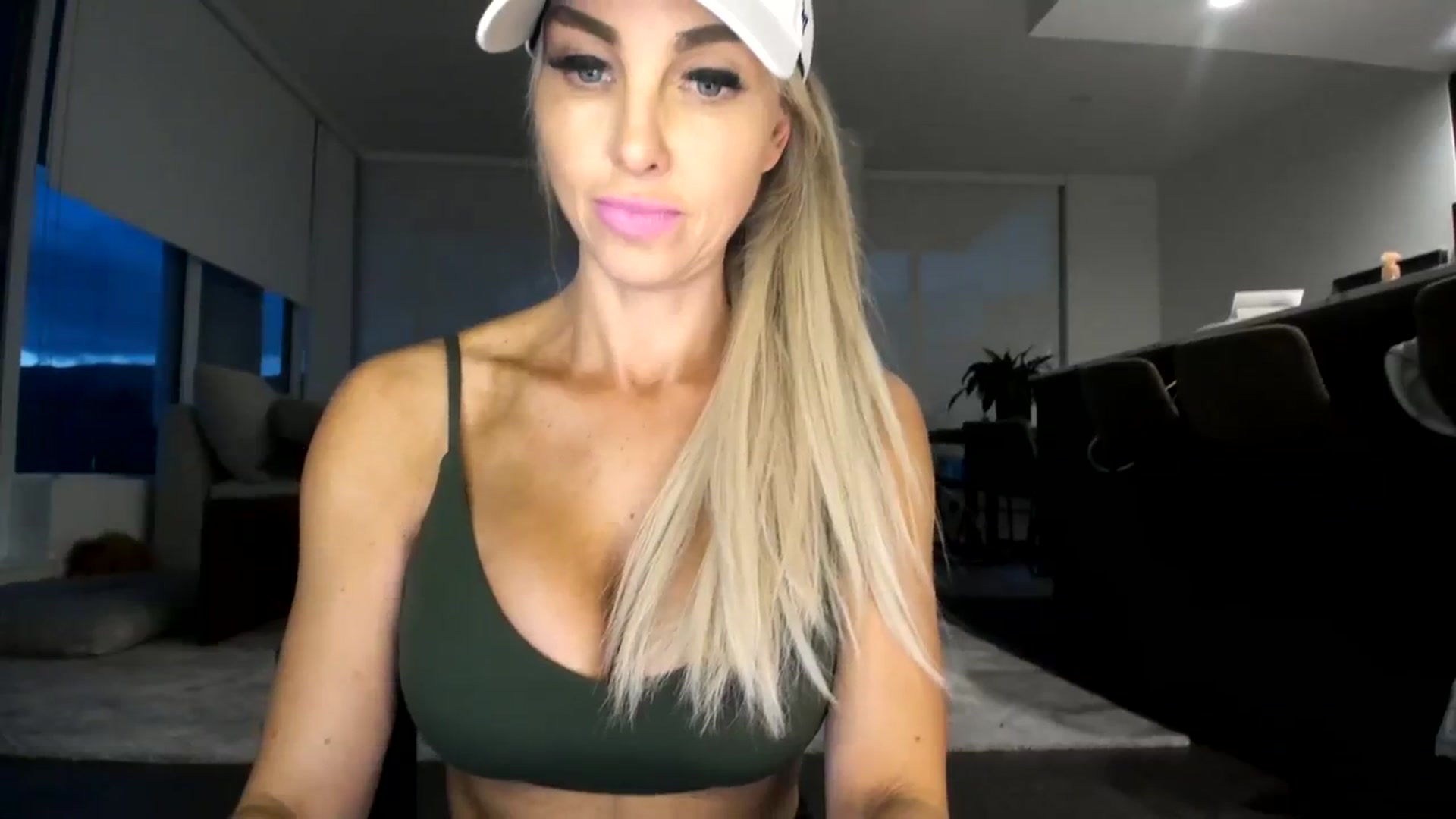 Gallery image thumbnail from Mollyboots's myfreecams stream on, 09/25/2023, 03:14 image 5 of 20