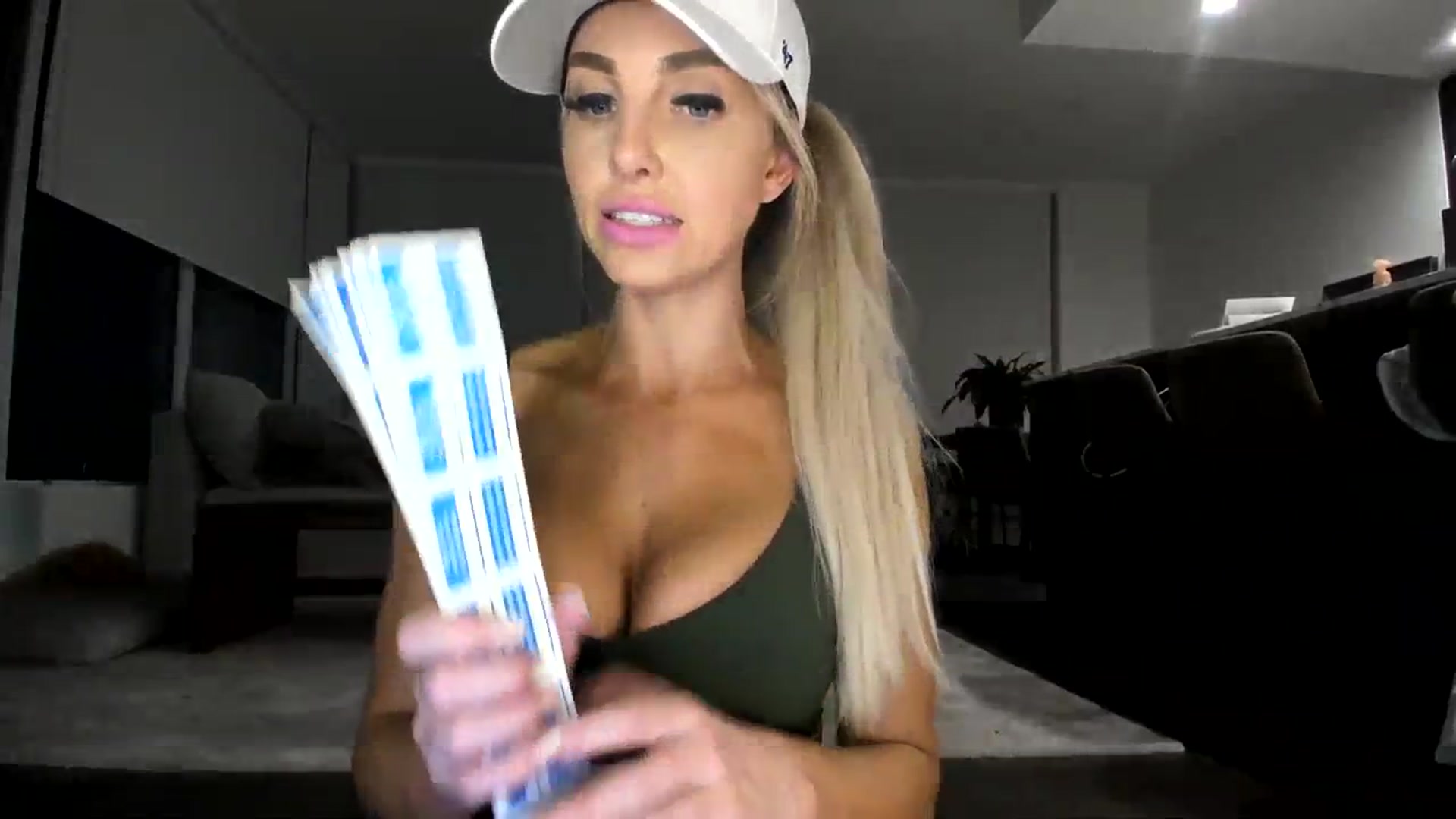 Gallery image thumbnail from Mollyboots's myfreecams stream on, 09/25/2023, 03:14 image 10 of 20
