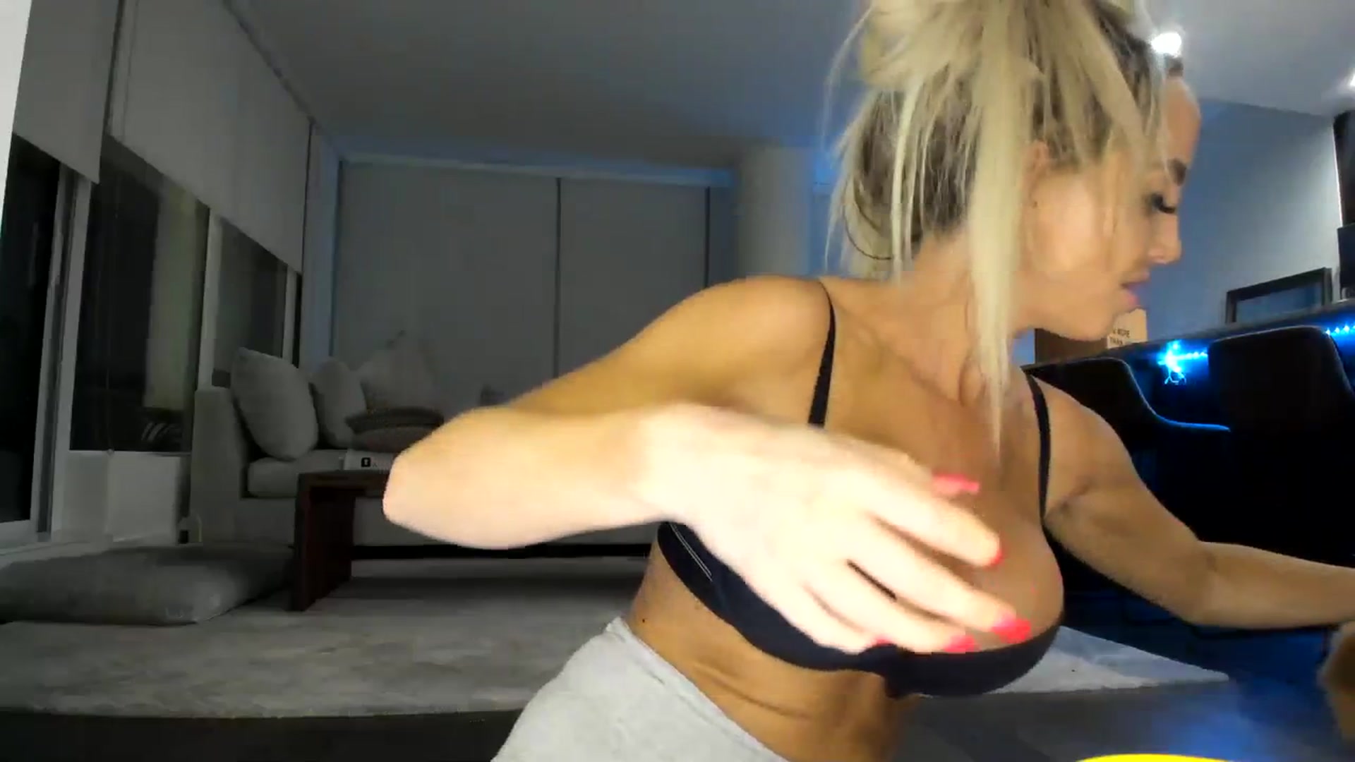 Gallery image thumbnail from Mollyboots's myfreecams stream on, 10/03/2023, 04:06 image 18 of 20
