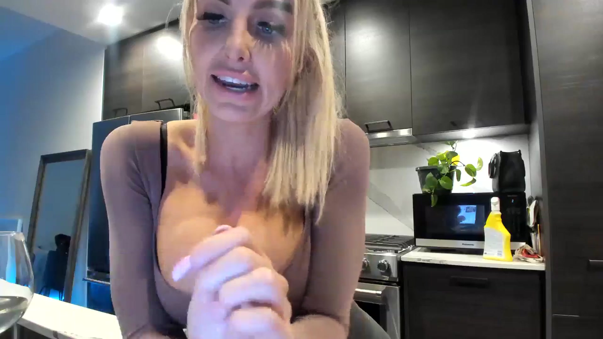 Gallery image thumbnail from Mollyboots's myfreecams stream on, 10/11/2023, 03:08 image 19 of 20