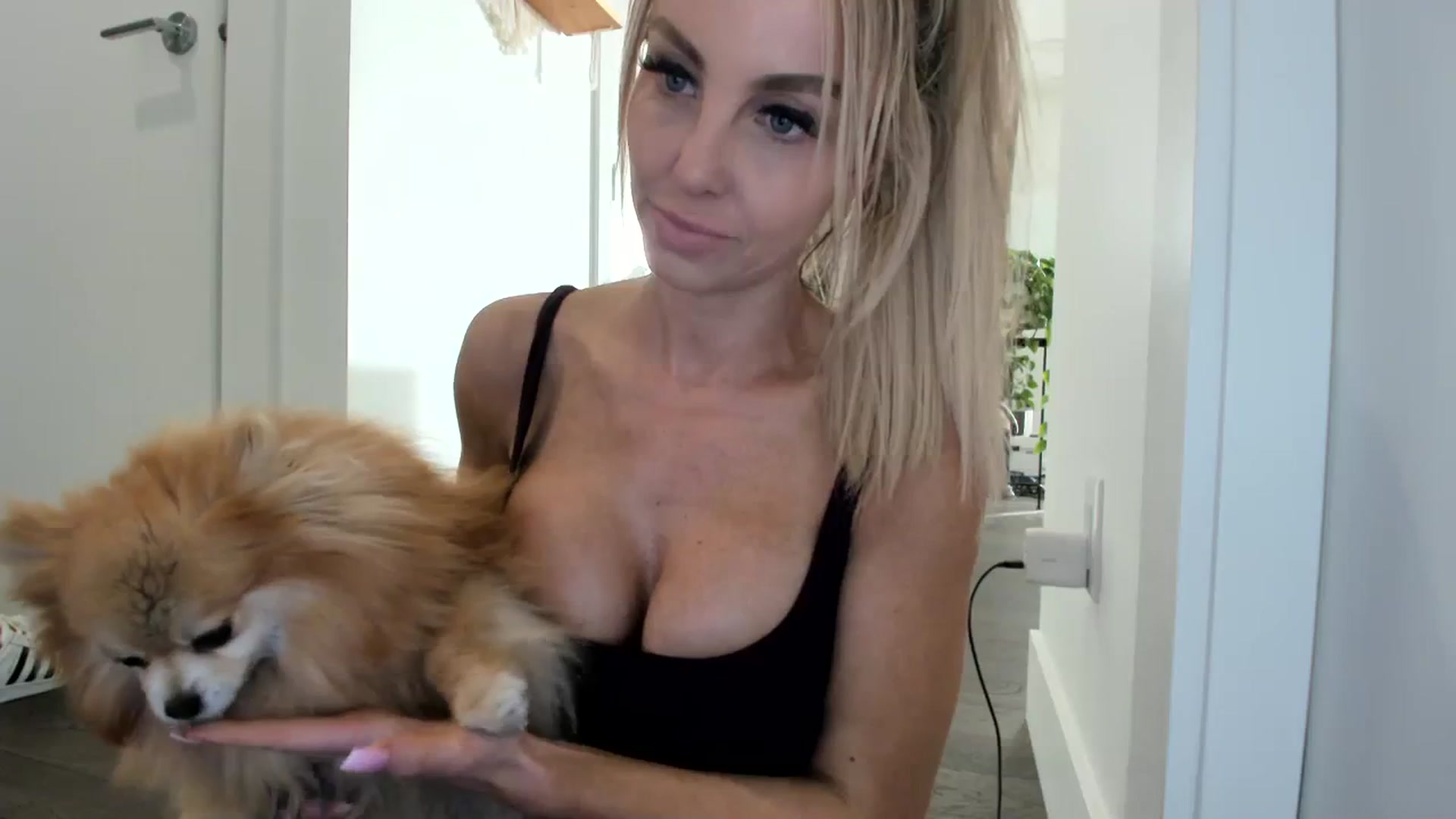 Gallery image thumbnail from Mollyboots's myfreecams stream on, 10/13/2023, 24:30 image 18 of 20