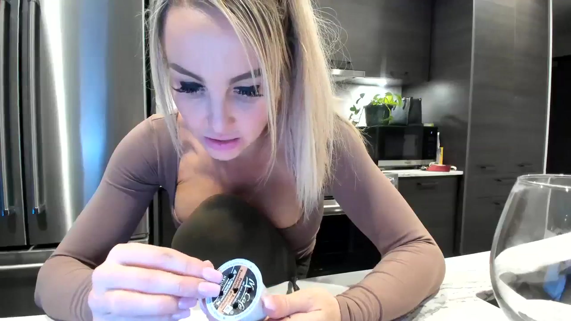 Gallery image thumbnail from Mollyboots's myfreecams stream on, 10/15/2023, 04:29 image 3 of 20