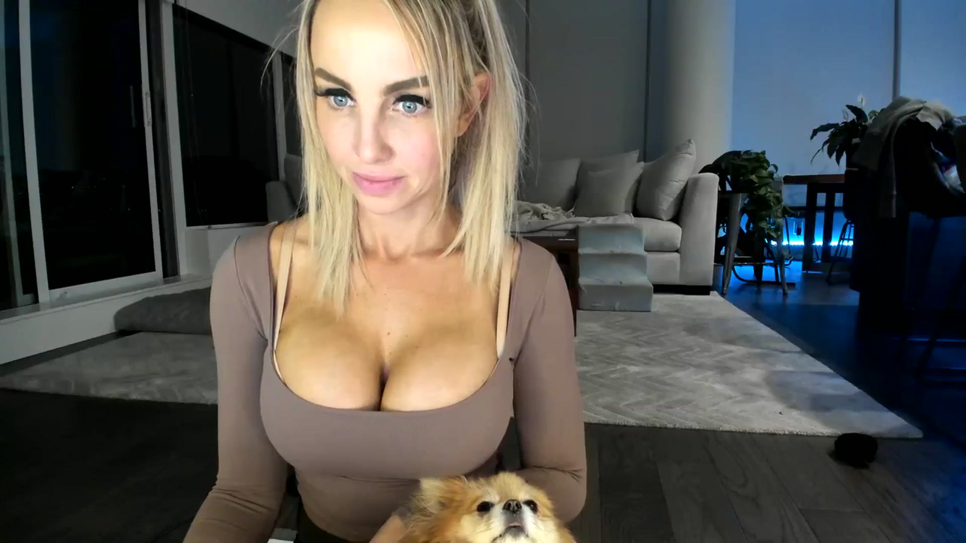 Gallery image thumbnail from Mollyboots's myfreecams stream on, 10/15/2023, 04:29 image 15 of 20
