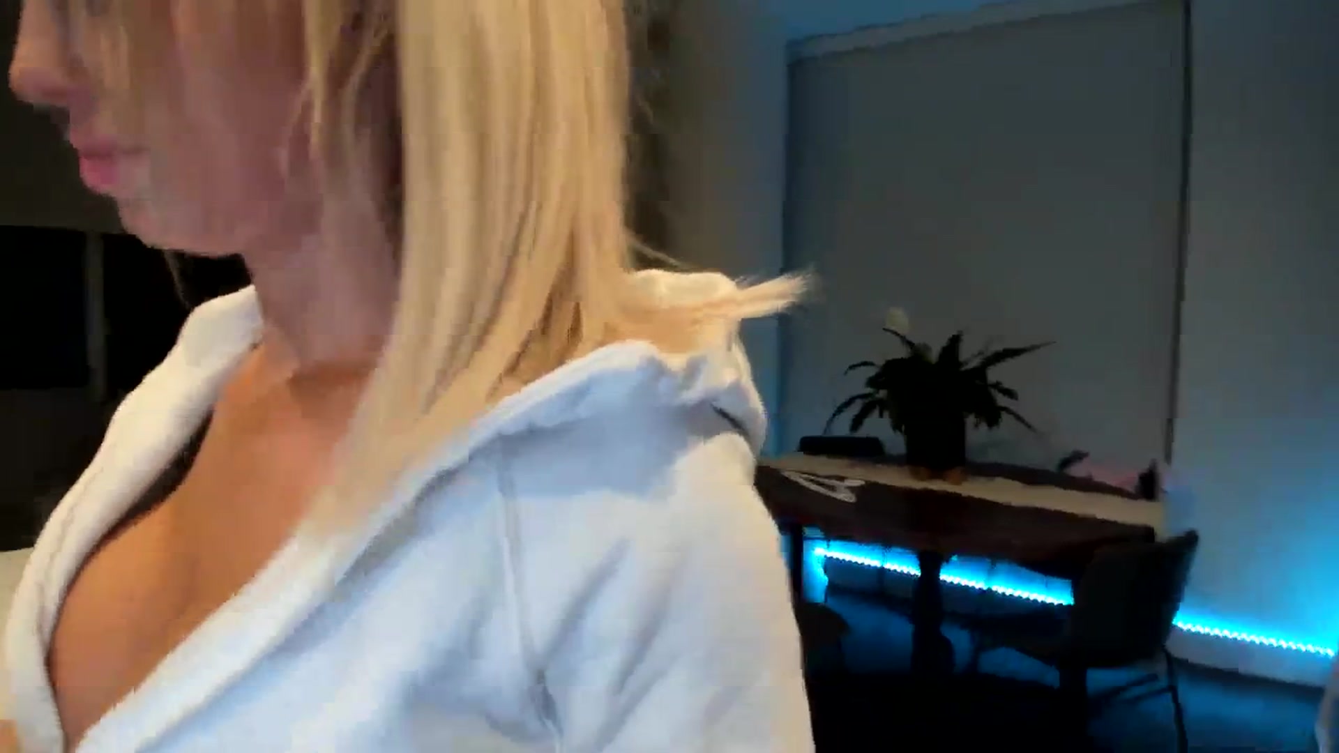Gallery image thumbnail from Mollyboots's myfreecams stream on, 10/18/2023, 03:06 image 19 of 20