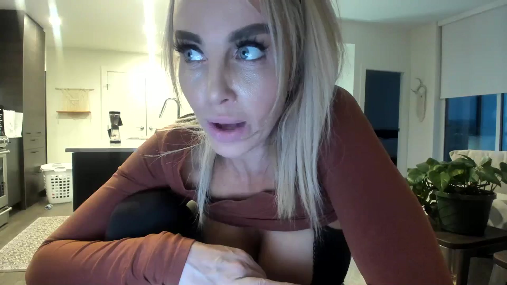 Gallery image thumbnail from Mollyboots's myfreecams stream on, 10/25/2023, 01:43 image 12 of 20