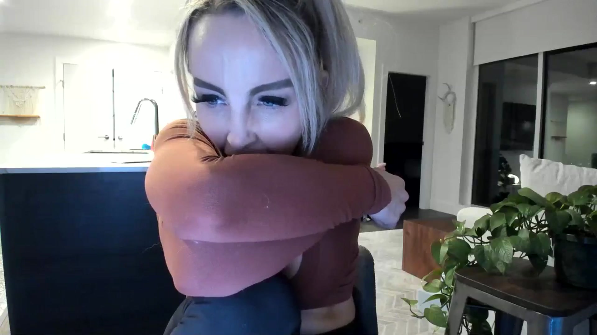 Gallery image thumbnail from Mollyboots's myfreecams stream on, 11/07/2023, 02:37 image 19 of 20