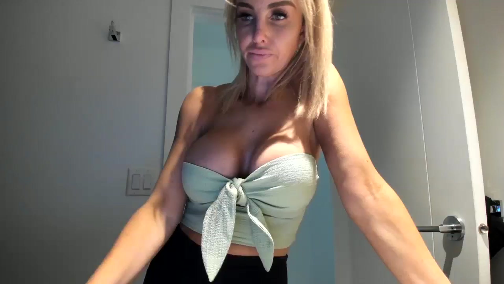 Gallery image thumbnail from Mollyboots's myfreecams stream on, 11/09/2023, 22:35 image 18 of 20