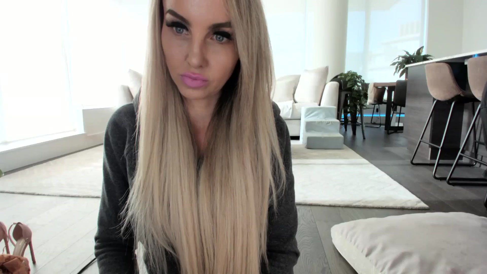 Gallery image thumbnail from Mollyboots's myfreecams stream on, 11/14/2023, 21:07 image 20 of 20