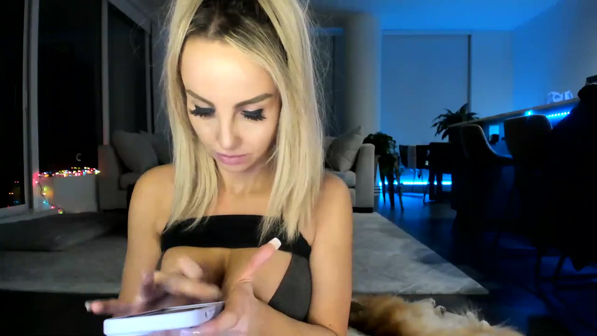 Gallery image thumbnail from Mollyboots's myfreecams stream on, 11/20/2023, 03:27 image 6 of 20