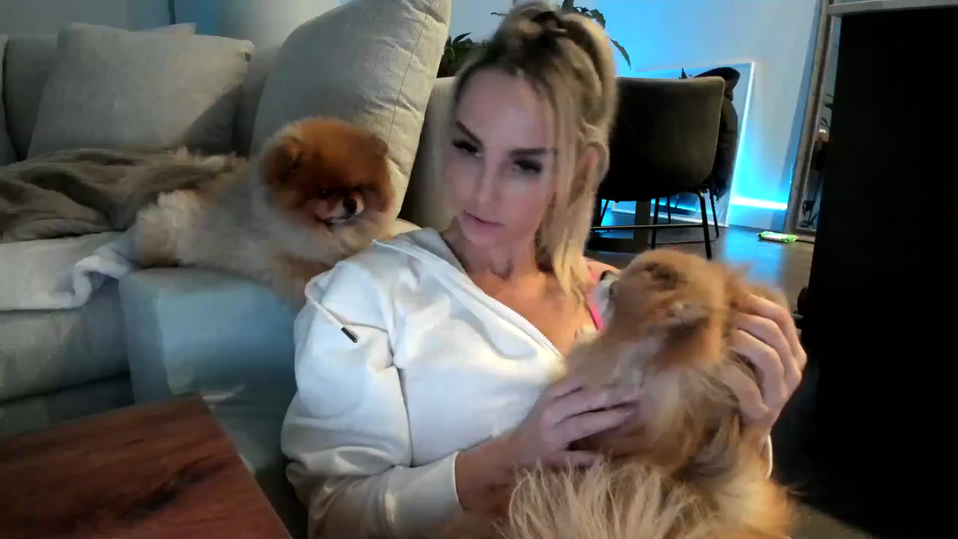 Gallery image thumbnail from Mollyboots's myfreecams stream on, 11/21/2023, 04:05 image 10 of 20