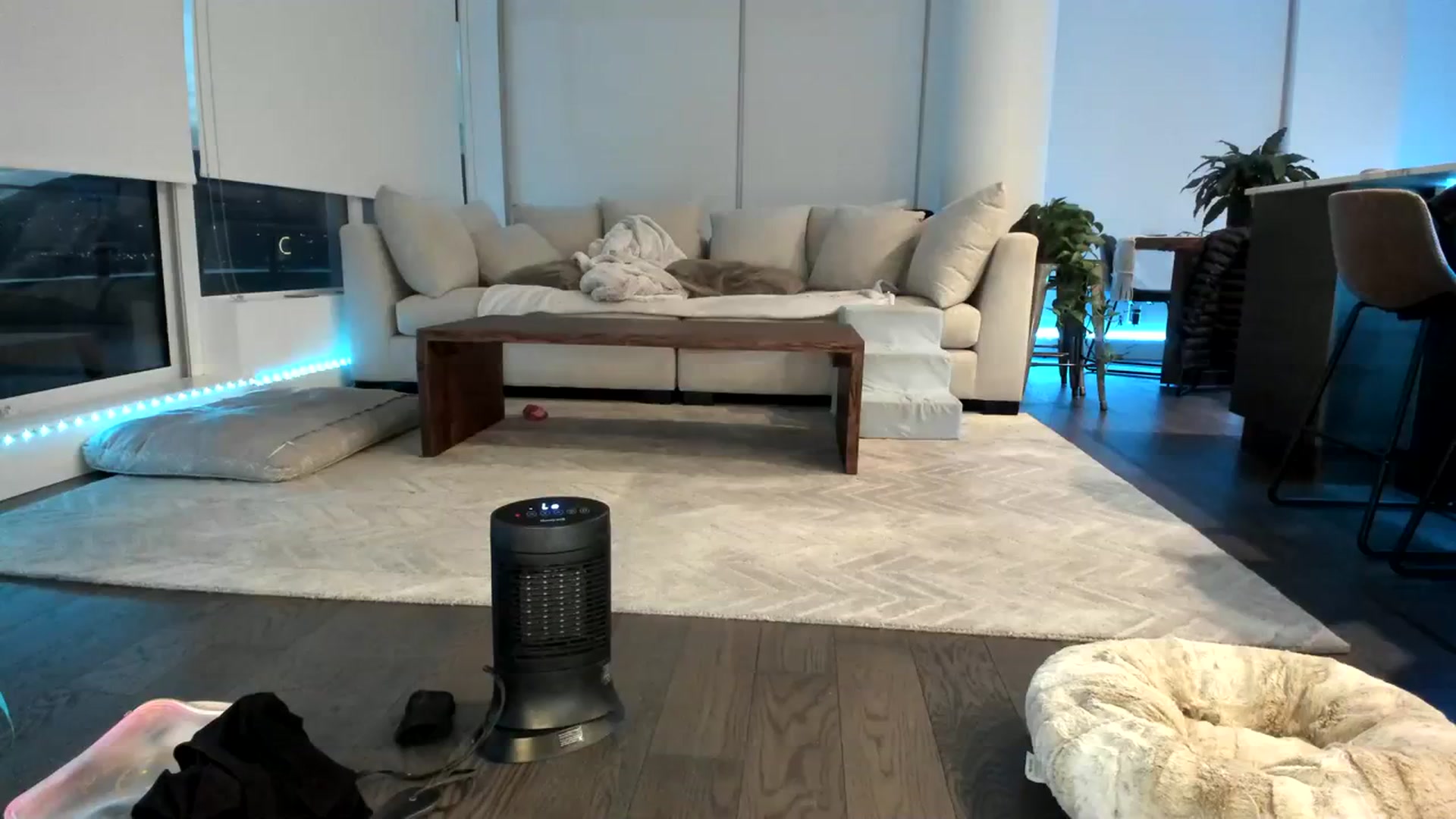 Gallery image thumbnail from Mollyboots's myfreecams stream on, 11/22/2023, 24:42 image 20 of 20