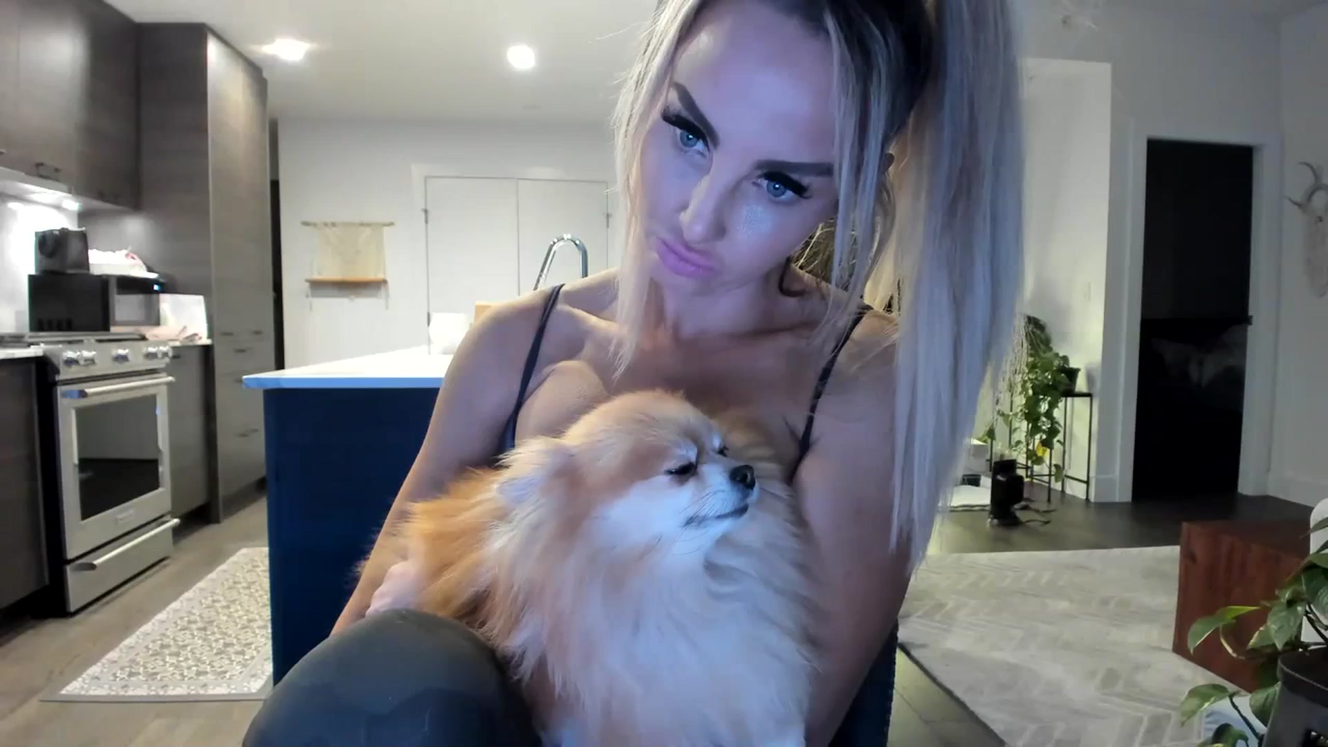 Gallery image thumbnail from Mollyboots's myfreecams stream on, 11/24/2023, 05:22 image 12 of 20