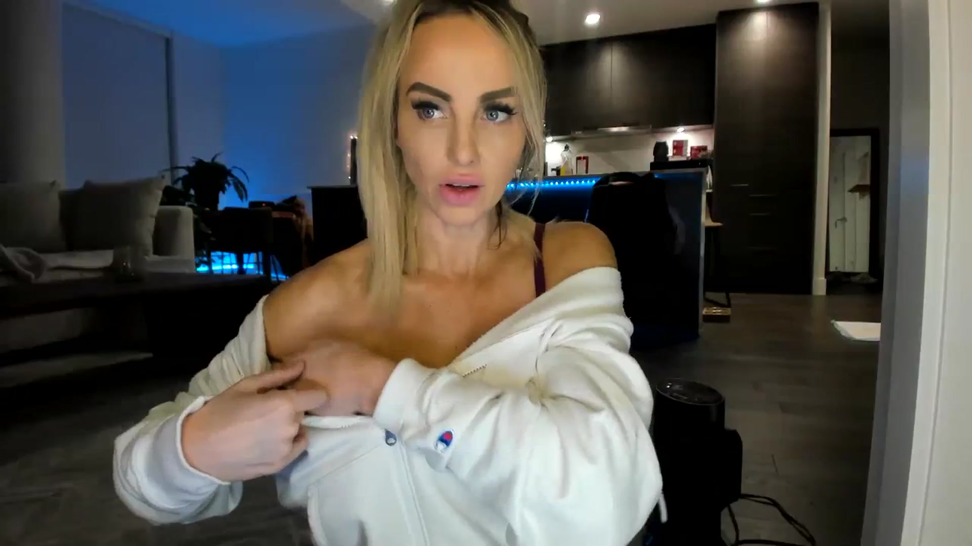 Gallery image thumbnail from Mollyboots's myfreecams stream on, 12/05/2023, 04:24 image 10 of 20