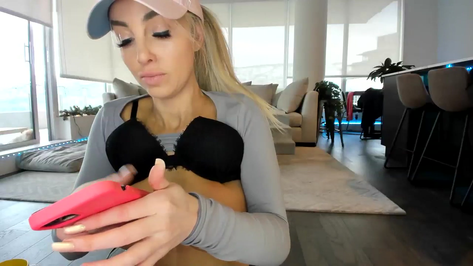 Gallery image thumbnail from Mollyboots's myfreecams stream on, 12/10/2023, 21:49 image 9 of 20