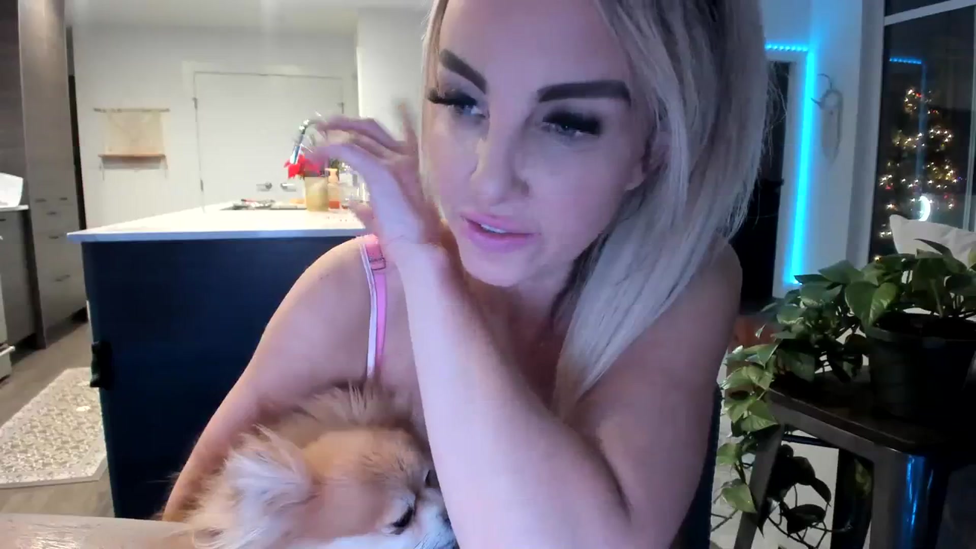Gallery image thumbnail from Mollyboots's myfreecams stream on, 12/20/2023, 04:45 image 5 of 20