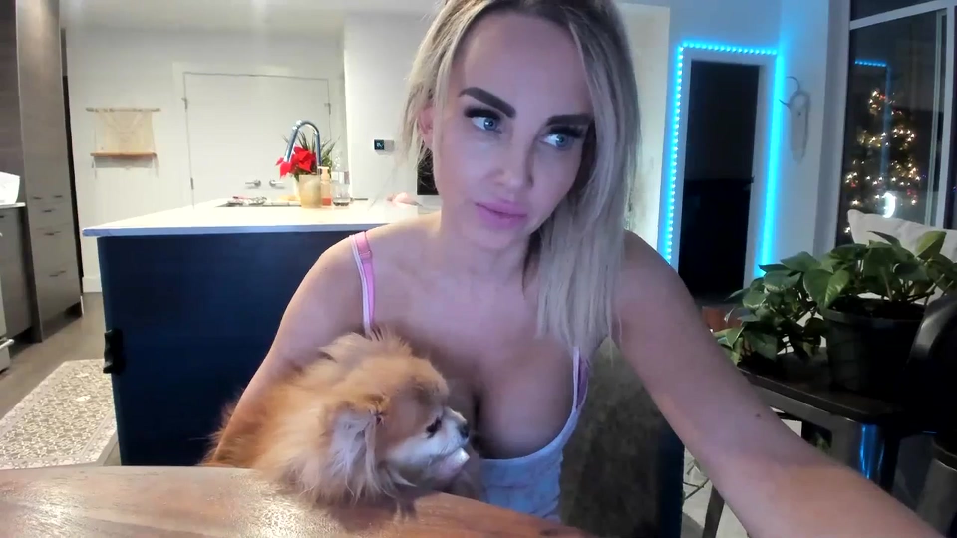 Gallery image thumbnail from Mollyboots's myfreecams stream on, 12/20/2023, 04:45 image 3 of 20