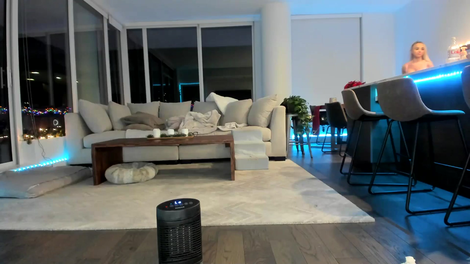 Gallery image thumbnail from Mollyboots's myfreecams stream on, 12/20/2023, 04:45 image 20 of 20