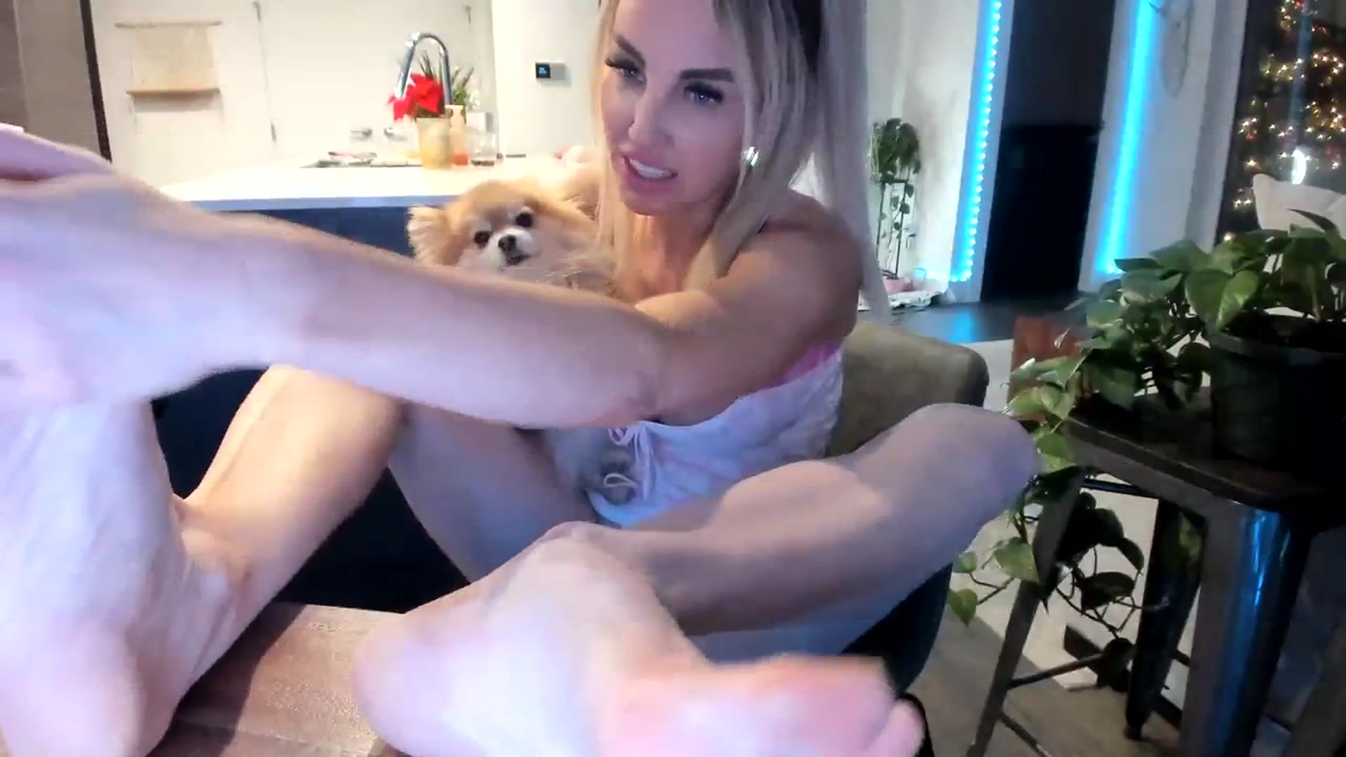 Gallery image thumbnail from Mollyboots's myfreecams stream on, 12/20/2023, 04:45 image 12 of 20