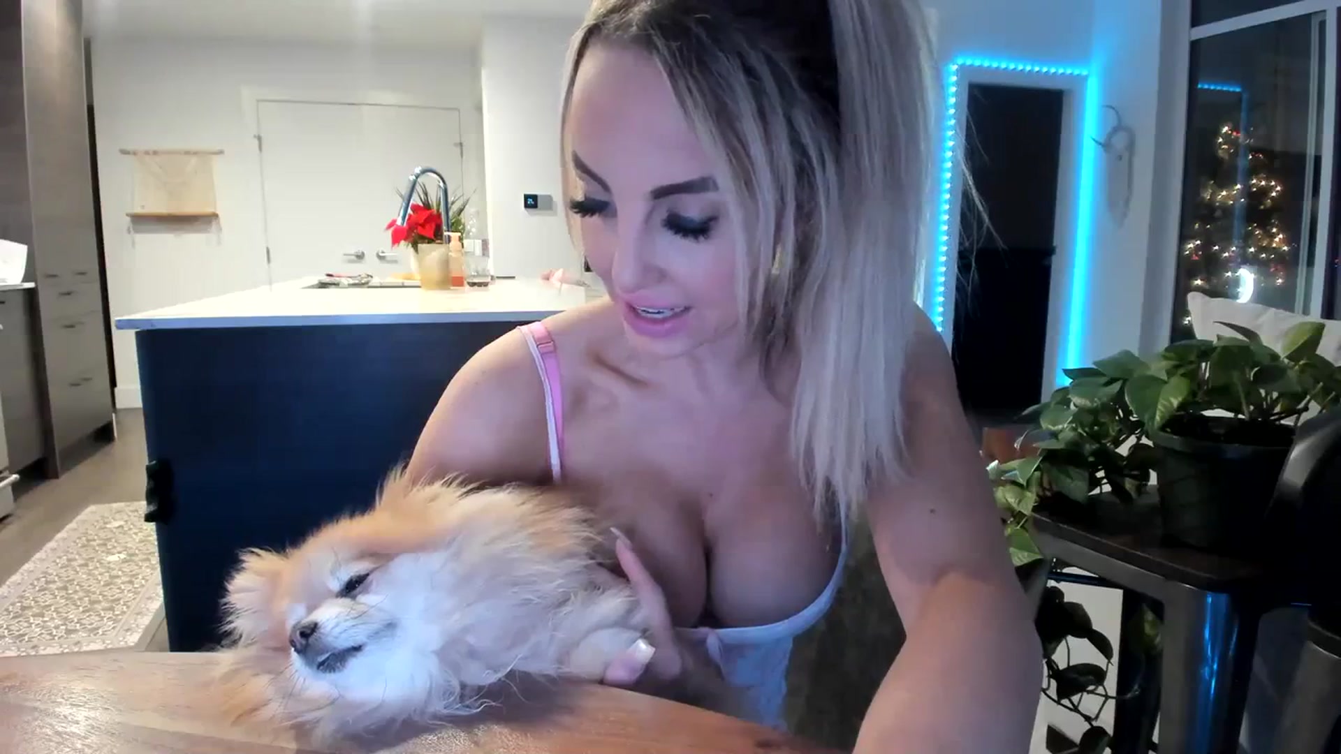 Gallery image thumbnail from Mollyboots's myfreecams stream on, 12/20/2023, 04:45 image 2 of 20