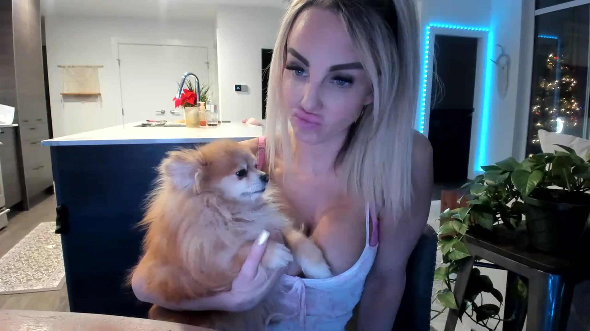 Gallery image thumbnail from Mollyboots's myfreecams stream on, 12/20/2023, 04:45 image 11 of 20