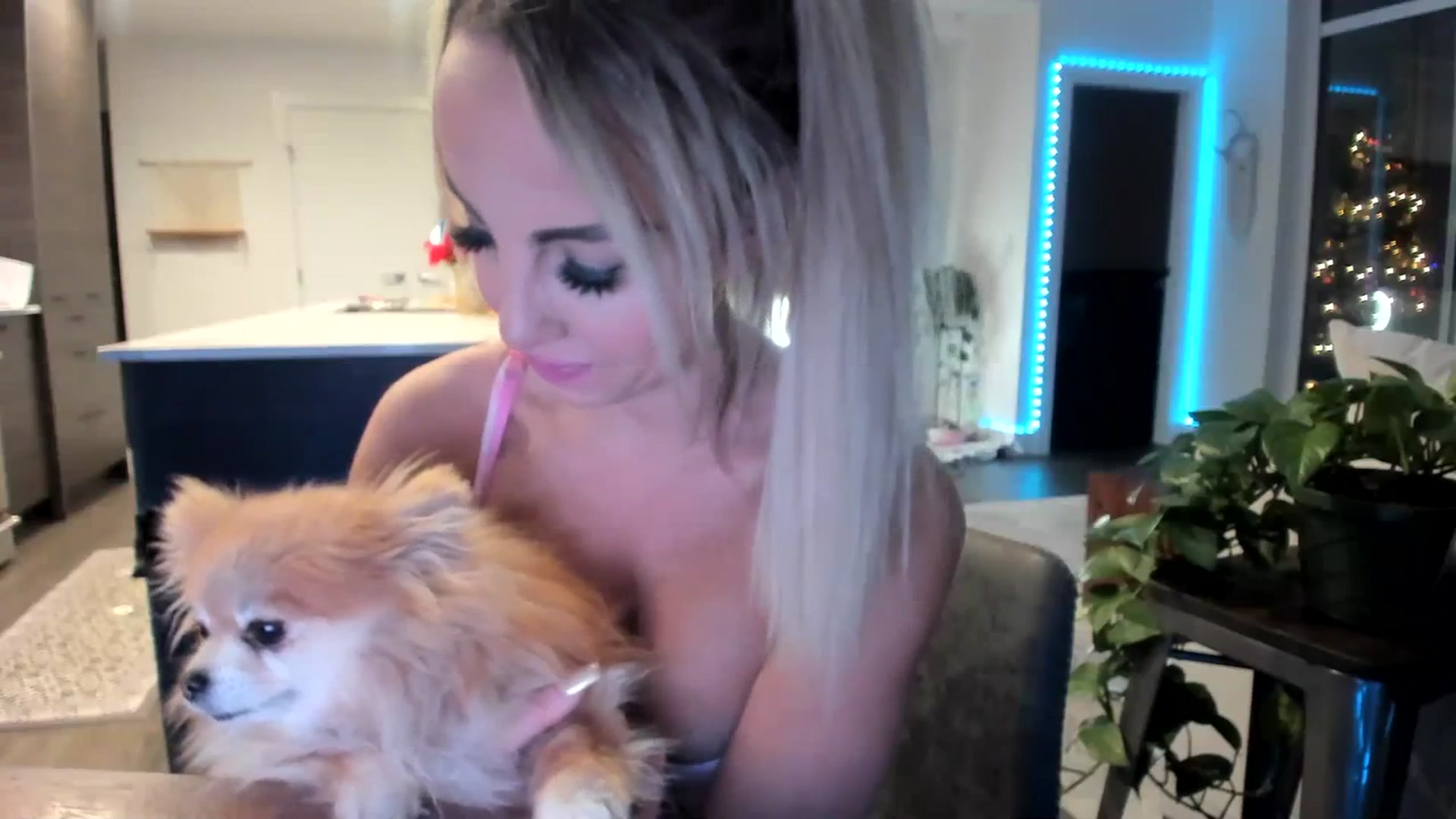 Gallery image thumbnail from Mollyboots's myfreecams stream on, 12/20/2023, 04:45 image 7 of 20