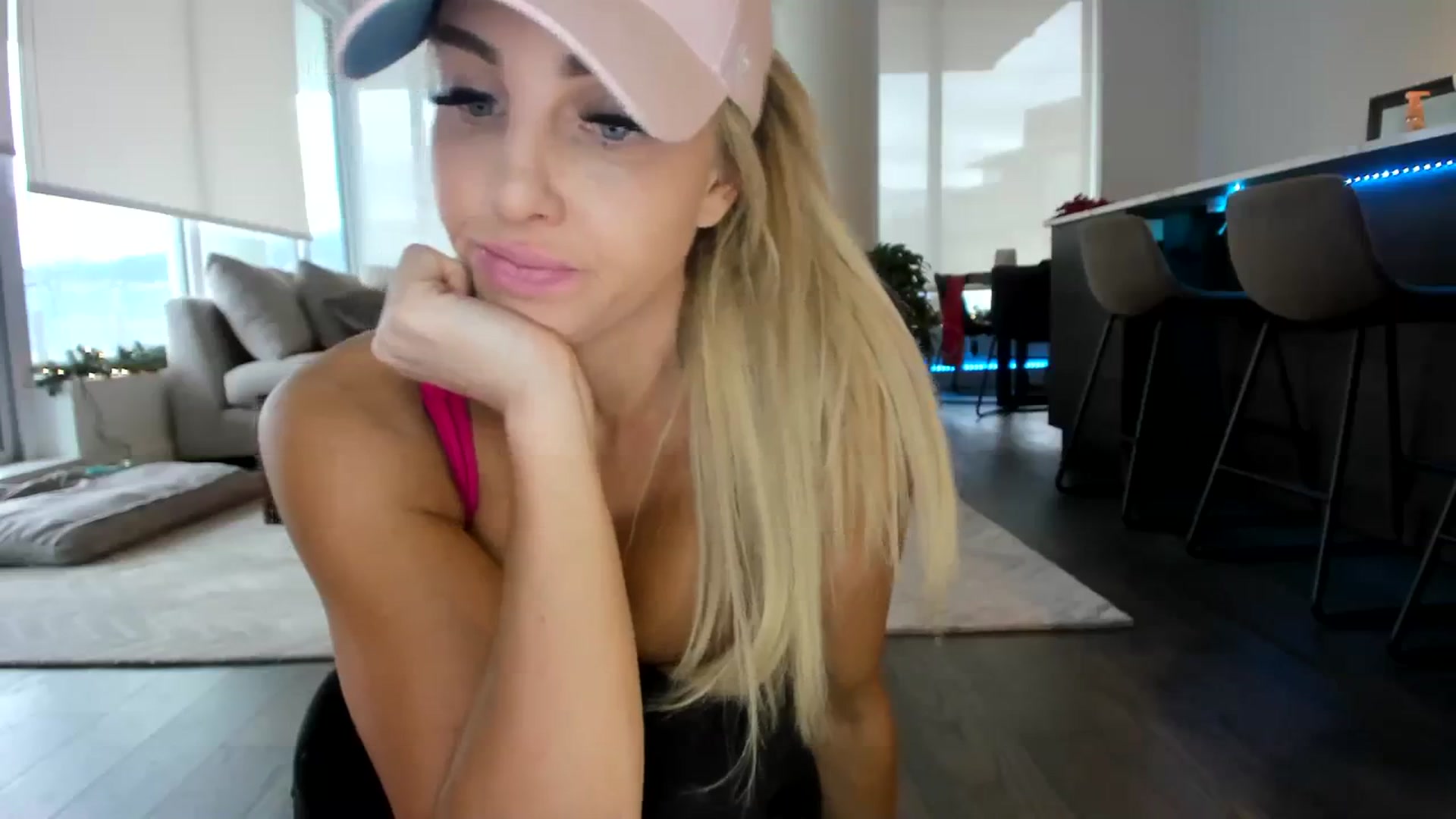 Gallery image thumbnail from Mollyboots's myfreecams stream on, 12/21/2023, 20:43 image 17 of 20