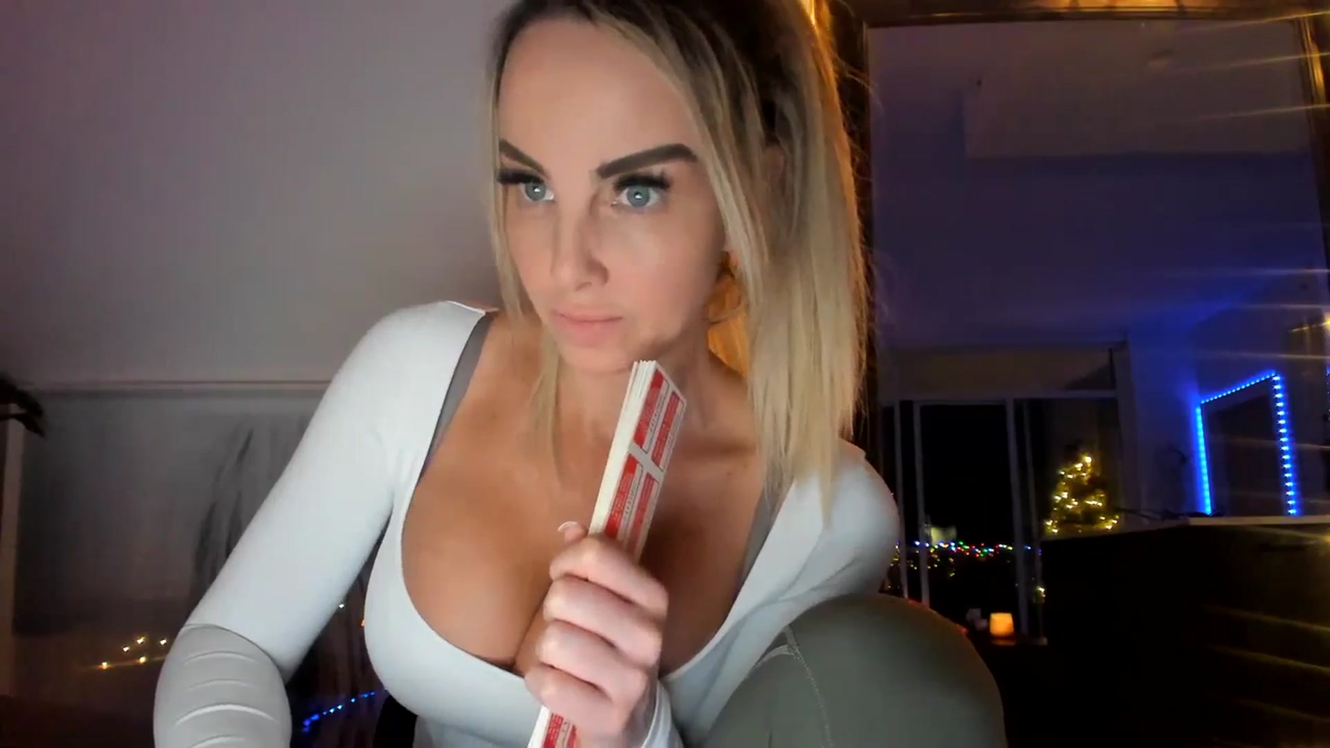 Gallery image thumbnail from Mollyboots's myfreecams stream on, 12/28/2023, 04:41 image 7 of 20