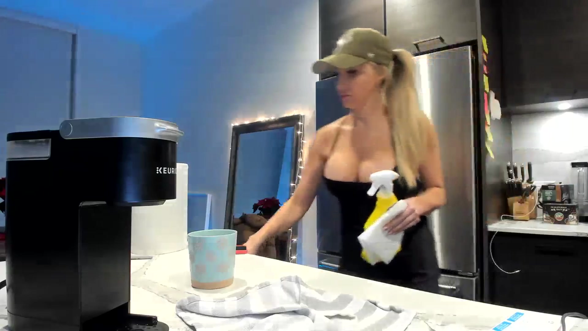 Gallery image thumbnail from Mollyboots's myfreecams stream on, 01/01/2024, 06:29 image 10 of 20