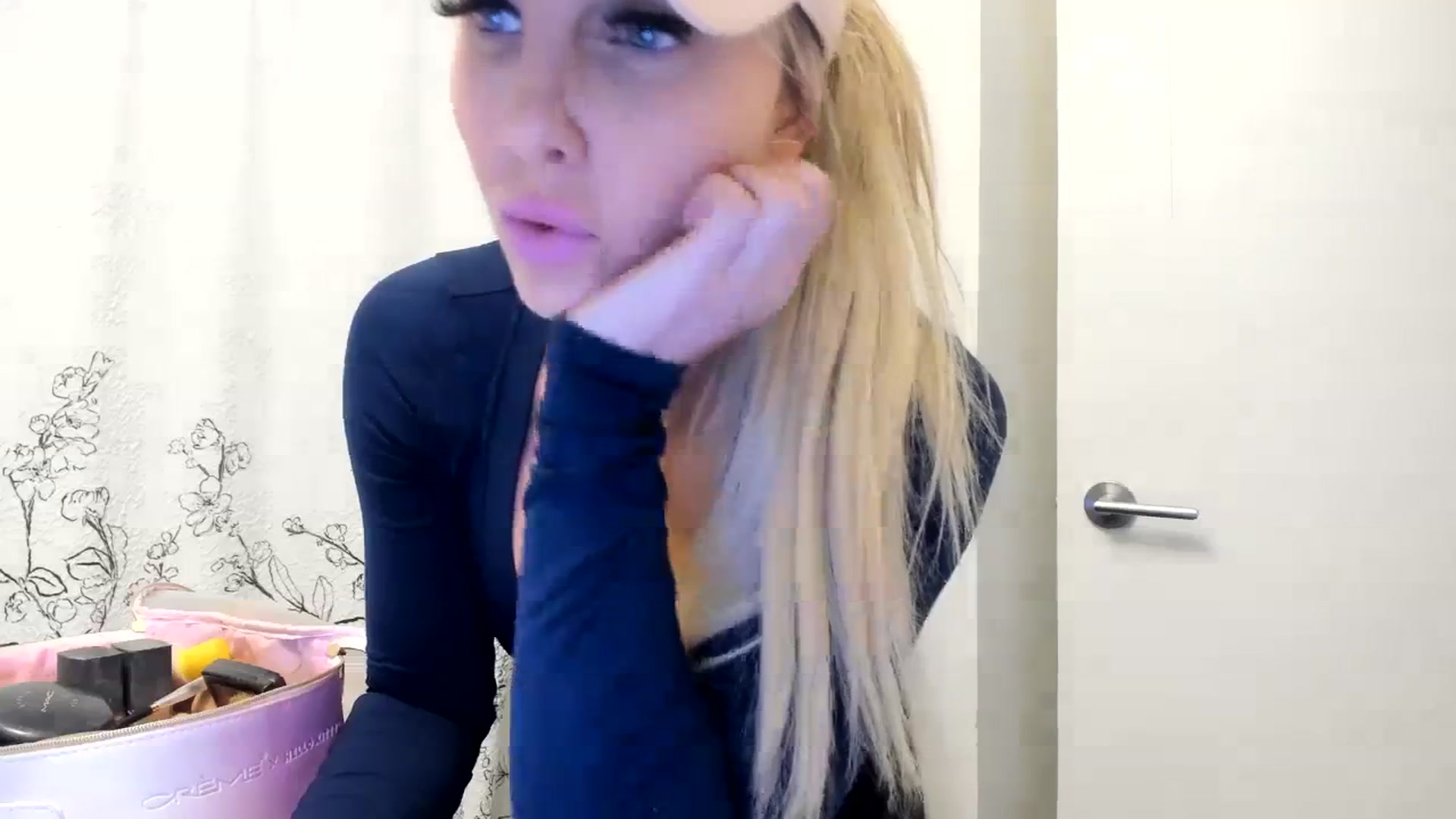 Gallery image thumbnail from Mollyboots's myfreecams stream on, 01/02/2024, 24:02 image 2 of 20