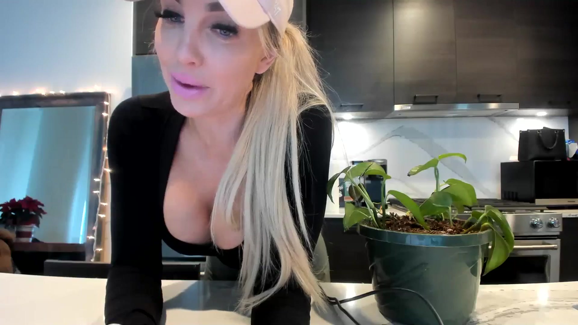 Gallery image thumbnail from Mollyboots's myfreecams stream on, 01/03/2024, 18:43 image 3 of 20