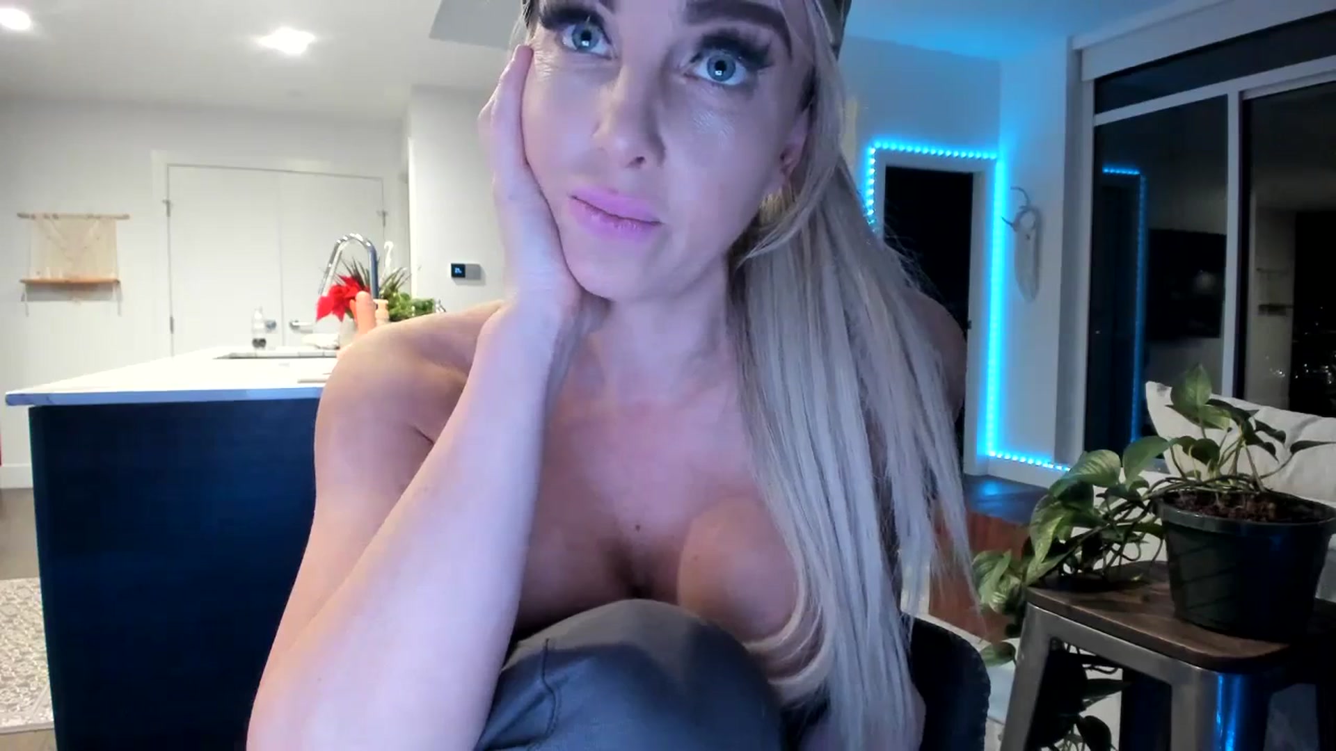 Gallery image thumbnail from Mollyboots's myfreecams stream on, 01/11/2024, 03:19 image 2 of 20