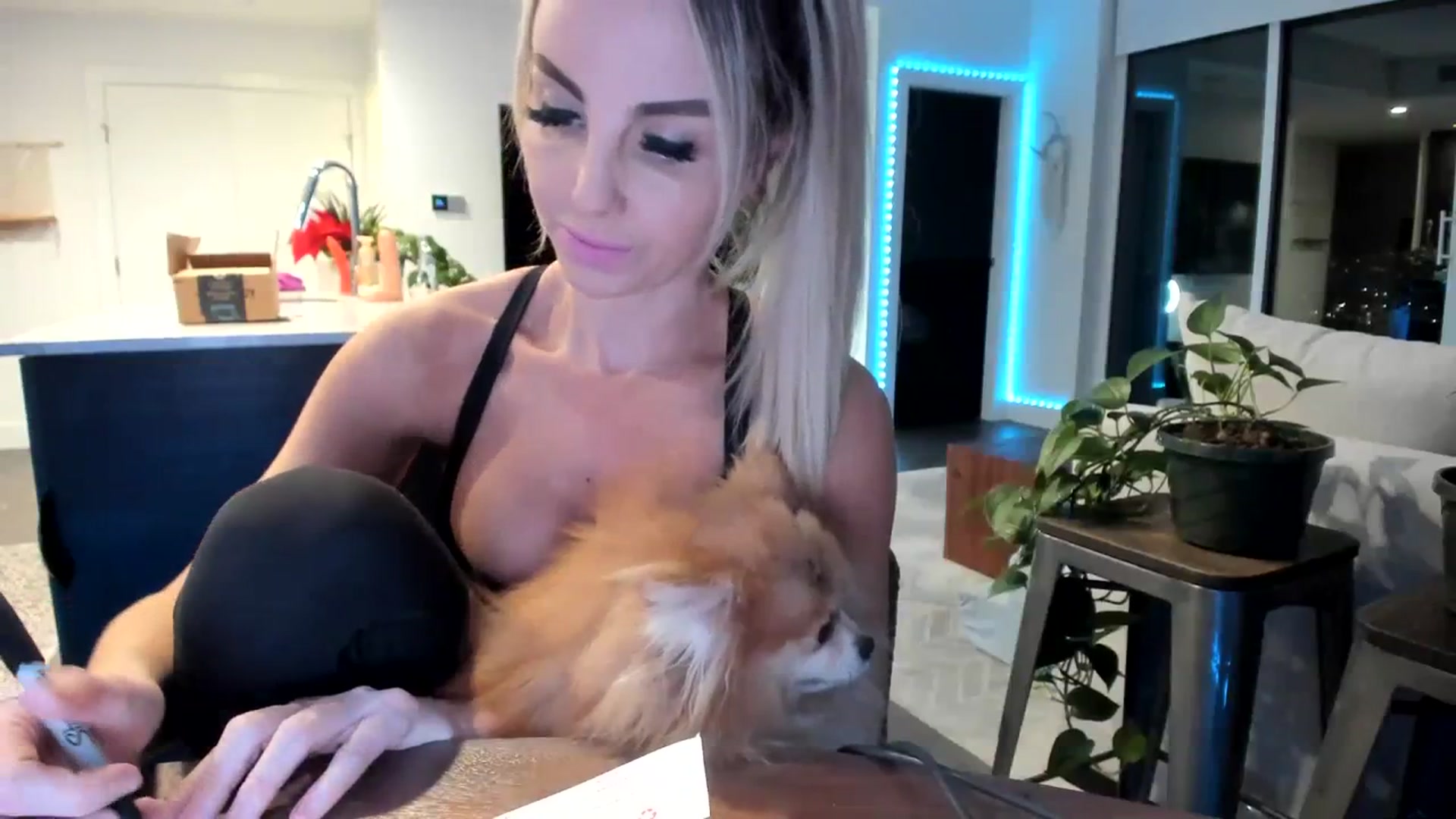 Gallery image thumbnail from Mollyboots's myfreecams stream on, 01/12/2024, 03:45 image 16 of 20