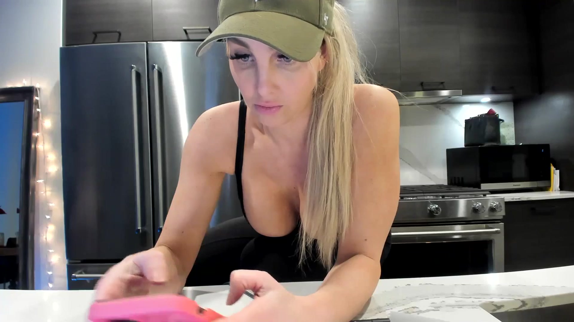 Gallery image thumbnail from Mollyboots's myfreecams stream on, 01/17/2024, 04:19 image 17 of 20