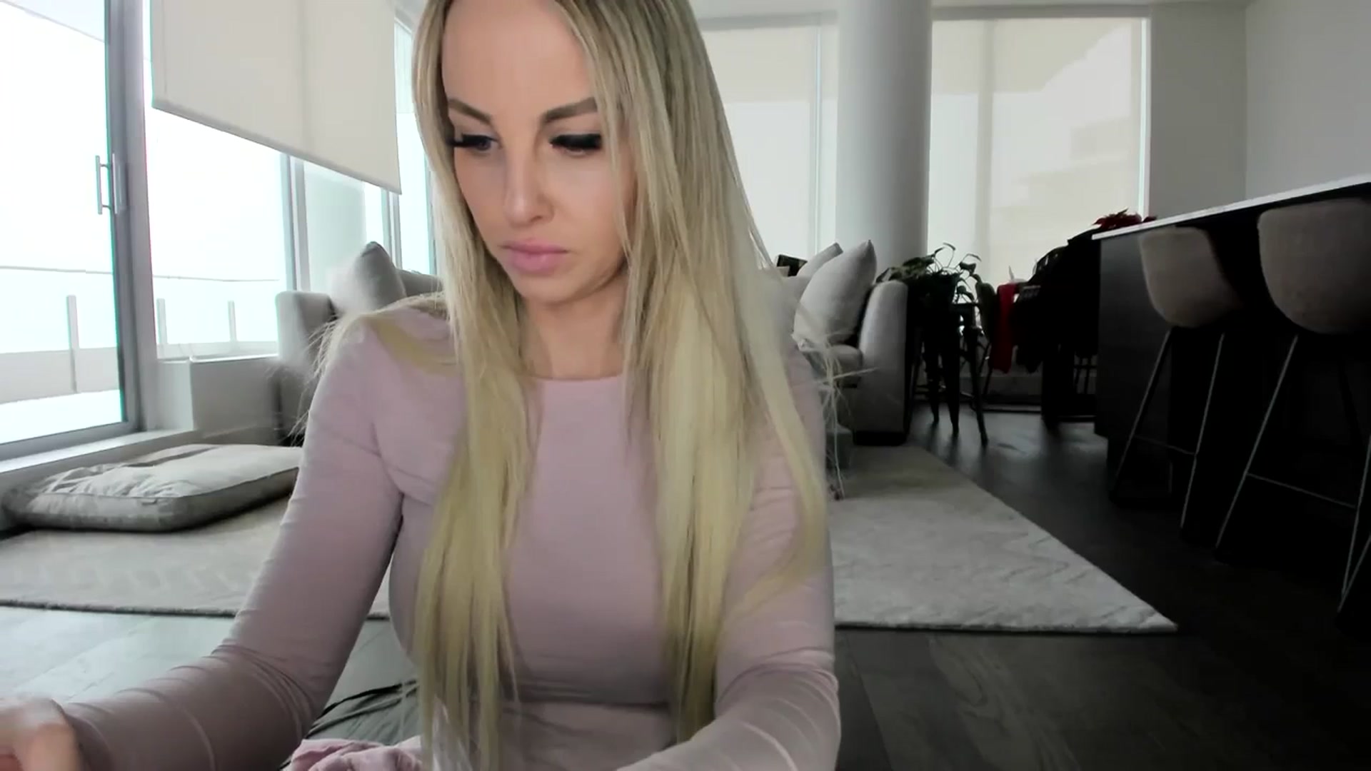 Gallery image thumbnail from Mollyboots's myfreecams stream on, 01/17/2024, 22:50 image 4 of 20