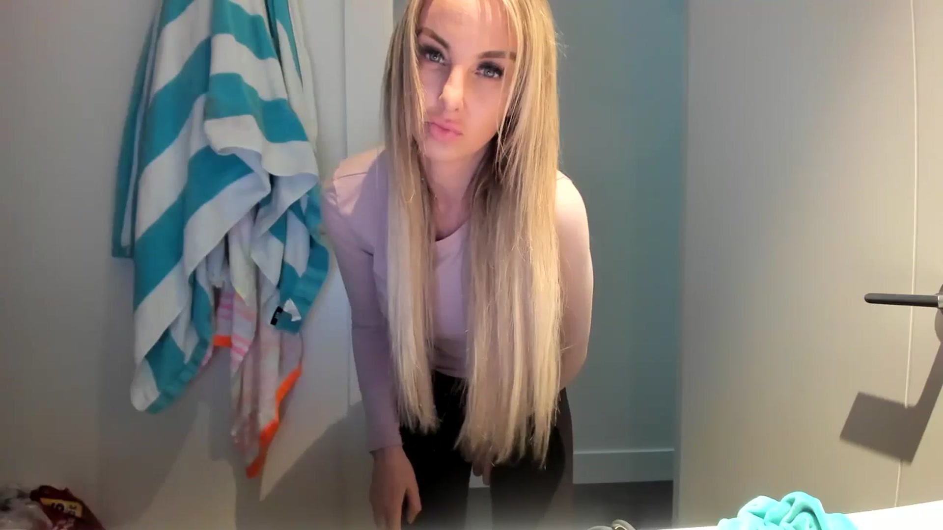 Gallery image thumbnail from Mollyboots's myfreecams stream on, 01/17/2024, 22:50 image 11 of 20