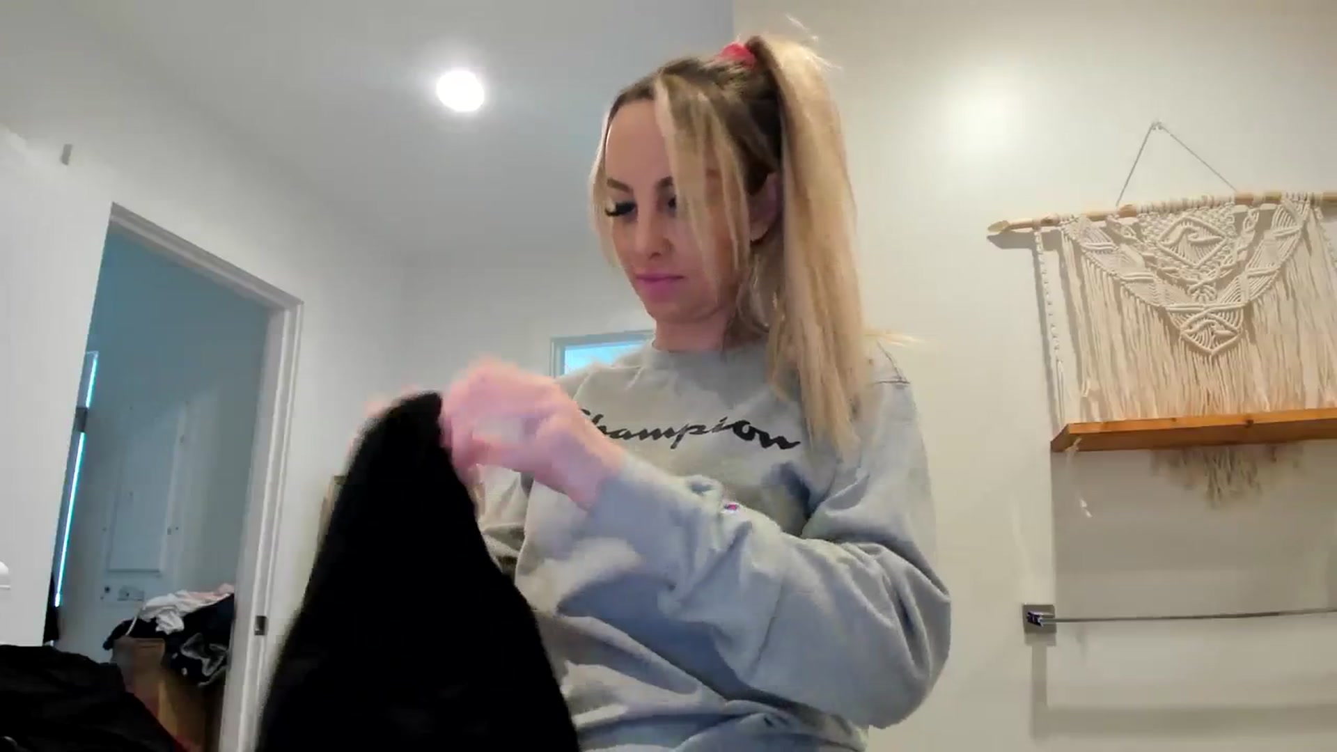 Gallery image thumbnail from Mollyboots's myfreecams stream on, 02/17/2024, 22:05 image 8 of 20
