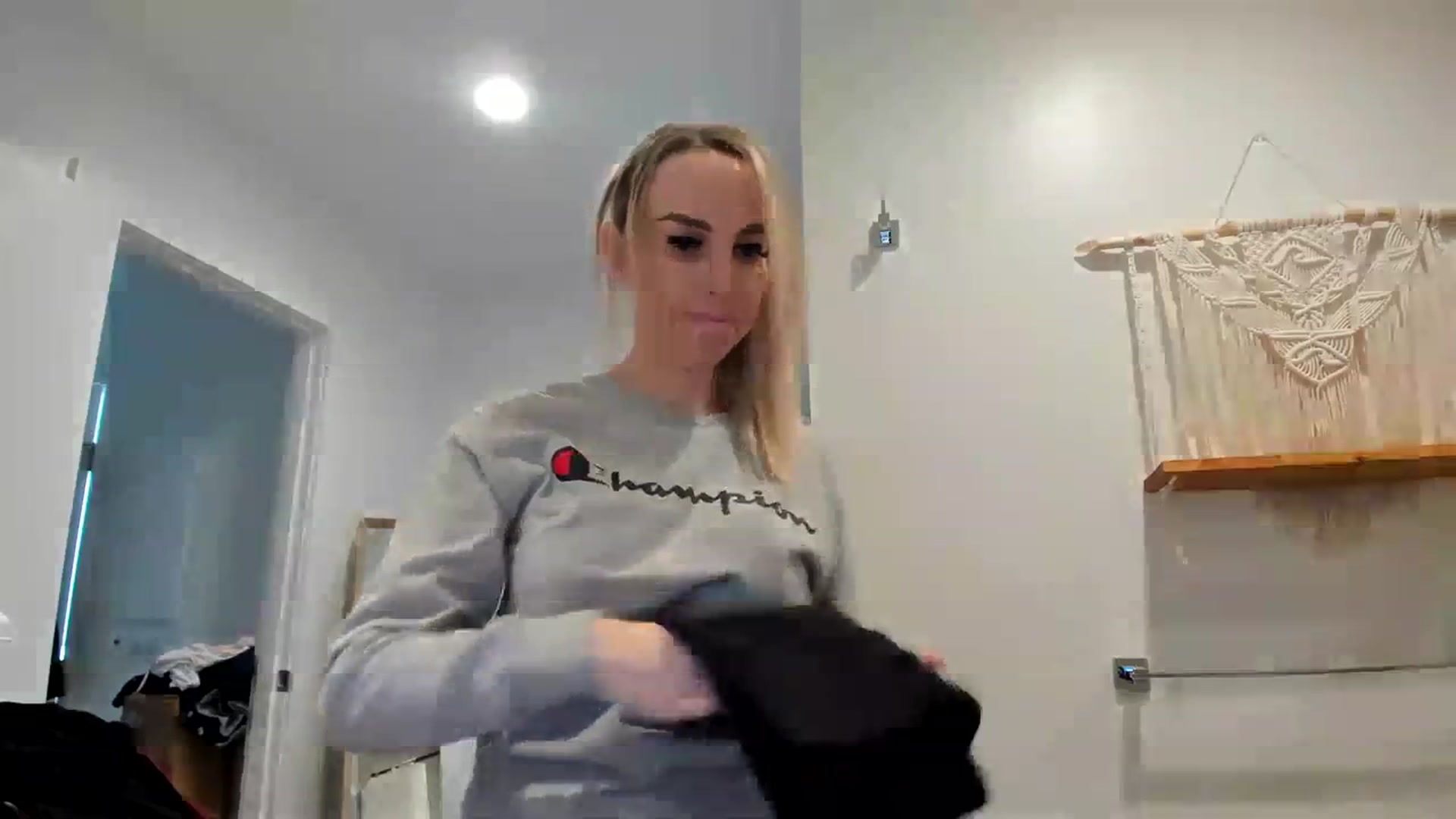 Gallery image thumbnail from Mollyboots's myfreecams stream on, 02/17/2024, 22:05 image 7 of 20